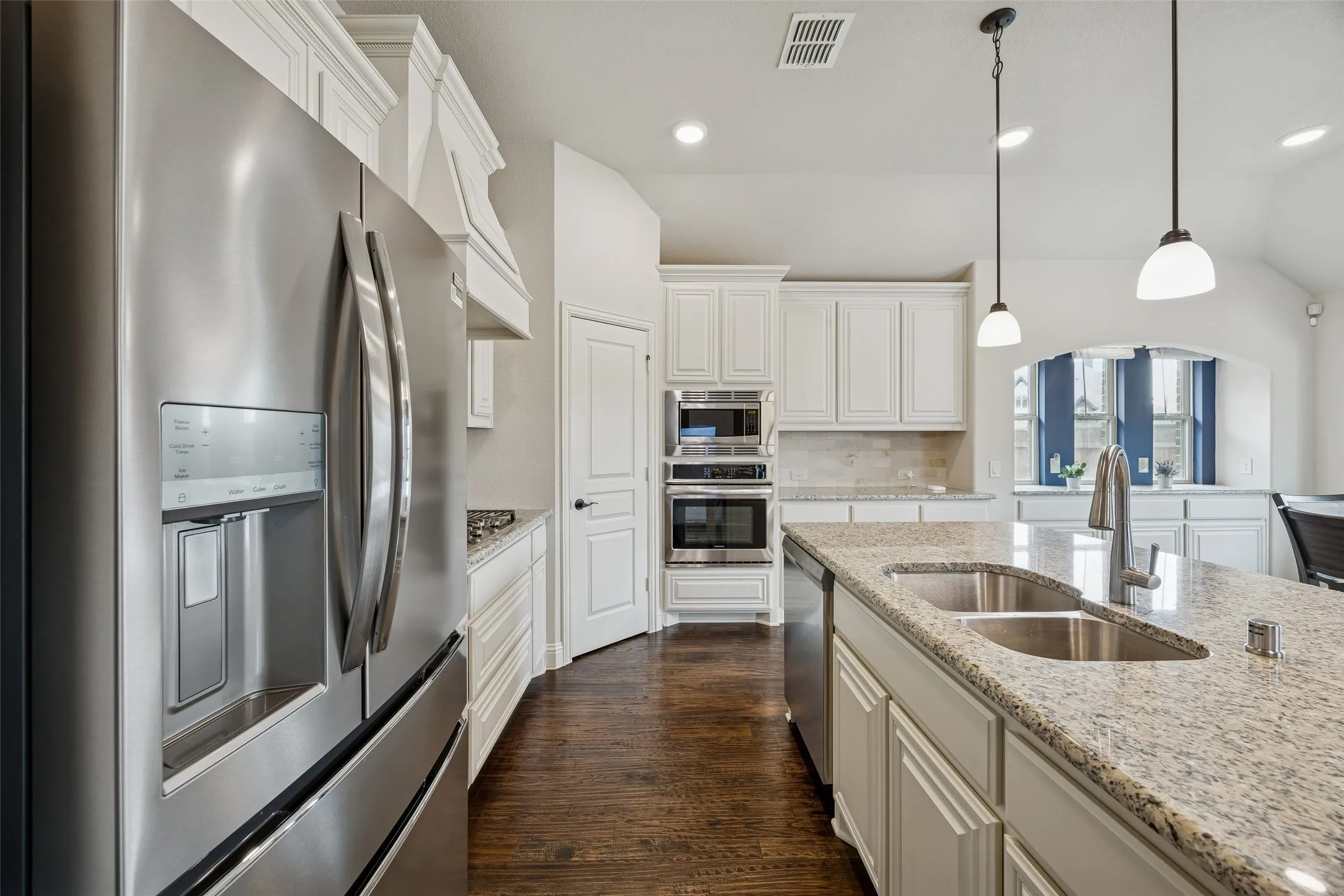 Single Family Residence For Sale in Denton County , 203 Oakcrest Drive, Justin, Texas 76247, 4 Bedroom, 3 Bathroom, 3 Garage spaces, 3,298 Sqft, built in 2018, Preowned, mls#21166129, Real Estate Agent in Justin, Homes For Sale in Denton county, Homes For Sale in Justin, Realtor in Justin Texas, Real Estate Brokerage Independent Realty Texas, Luminita Cordes Realtor