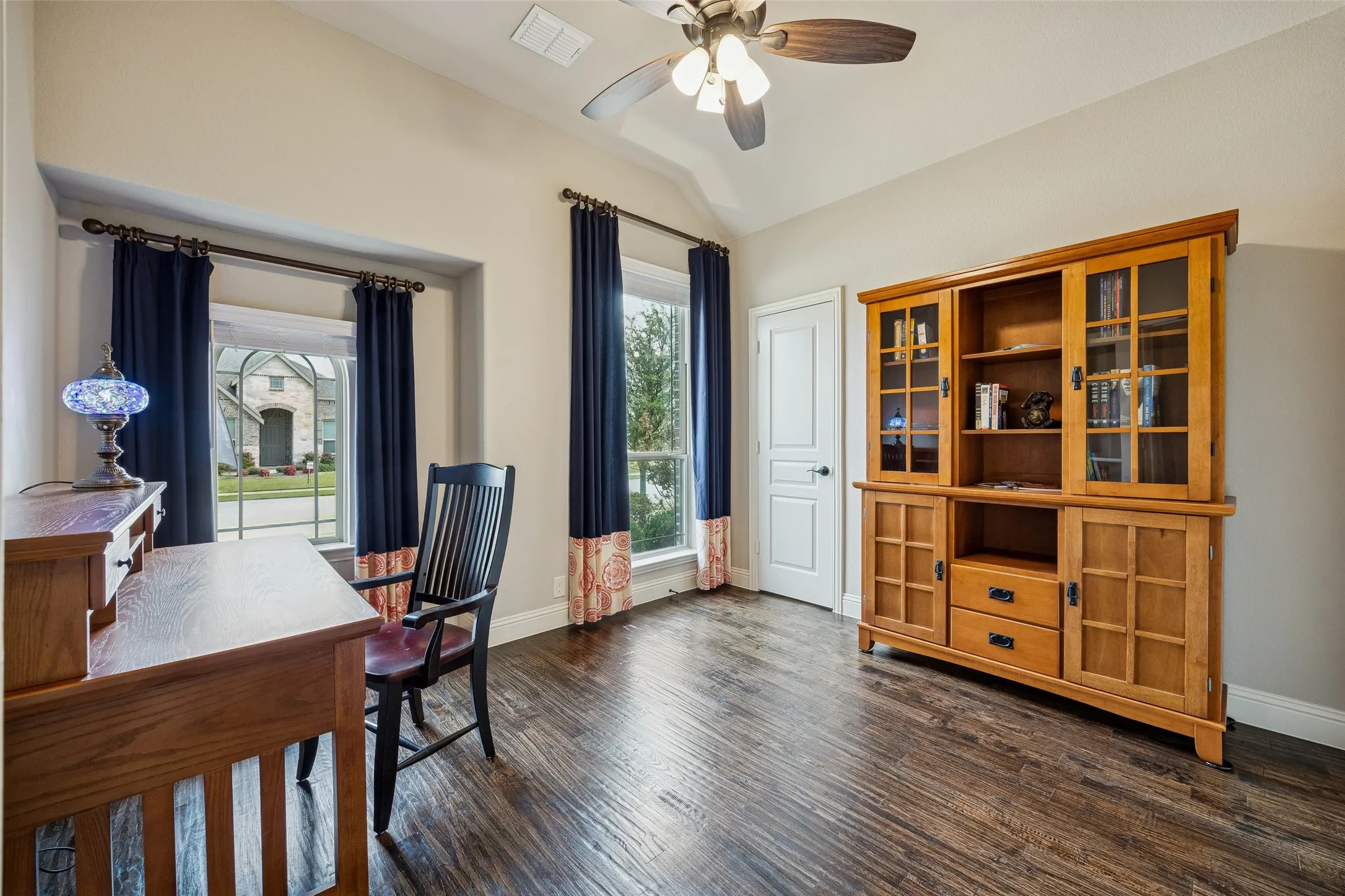 Single Family Residence For Sale in Denton County , 203 Oakcrest Drive, Justin, Texas 76247, 4 Bedroom, 3 Bathroom, 3 Garage spaces, 3,298 Sqft, built in 2018, Preowned, mls#21166129, Real Estate Agent in Justin, Homes For Sale in Denton county, Homes For Sale in Justin, Realtor in Justin Texas, Real Estate Brokerage Independent Realty Texas, Luminita Cordes Realtor
