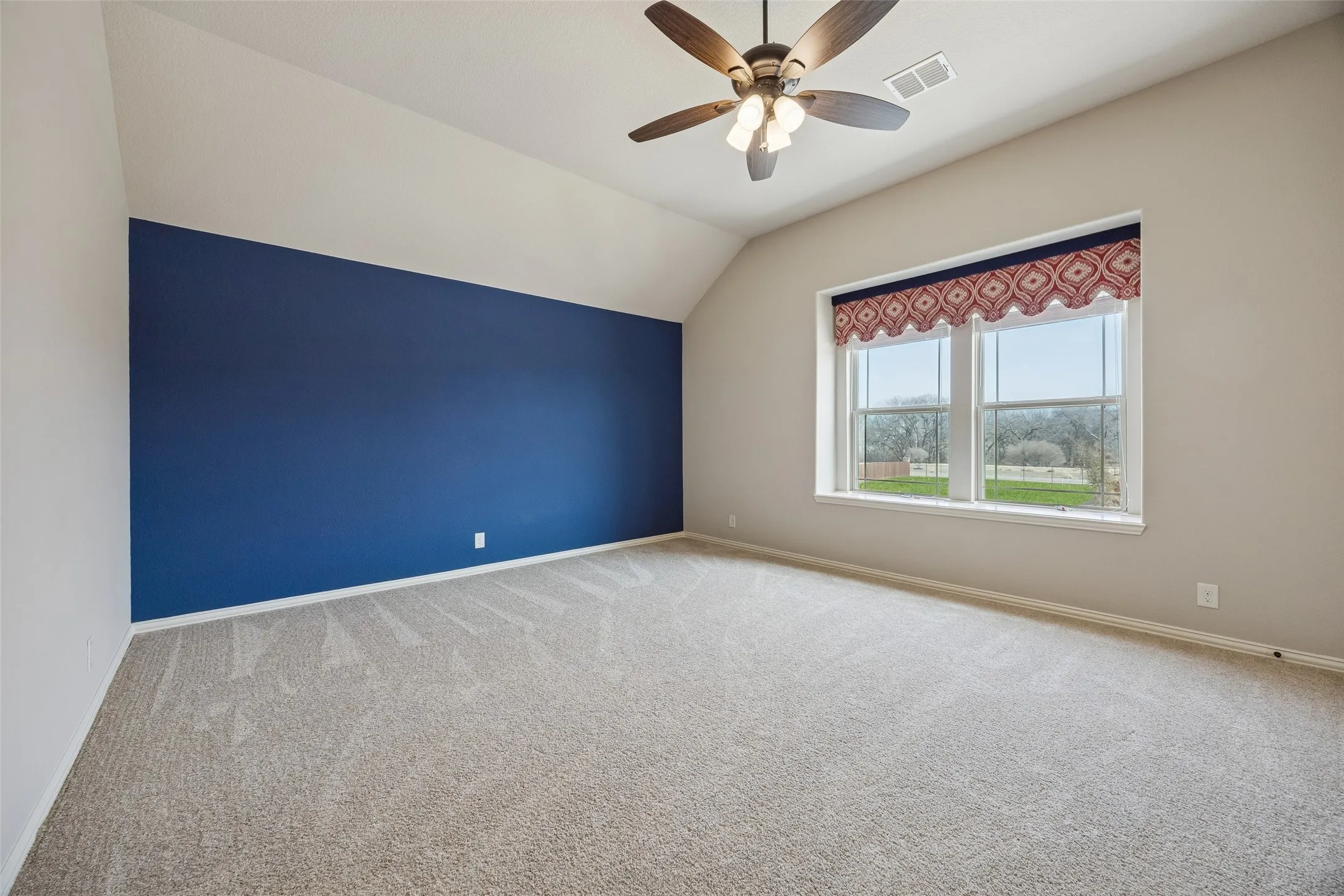 Single Family Residence For Sale in Denton County , 203 Oakcrest Drive, Justin, Texas 76247, 4 Bedroom, 3 Bathroom, 3 Garage spaces, 3,298 Sqft, built in 2018, Preowned, mls#21166129, Real Estate Agent in Justin, Homes For Sale in Denton county, Homes For Sale in Justin, Realtor in Justin Texas, Real Estate Brokerage Independent Realty Texas, Luminita Cordes Realtor