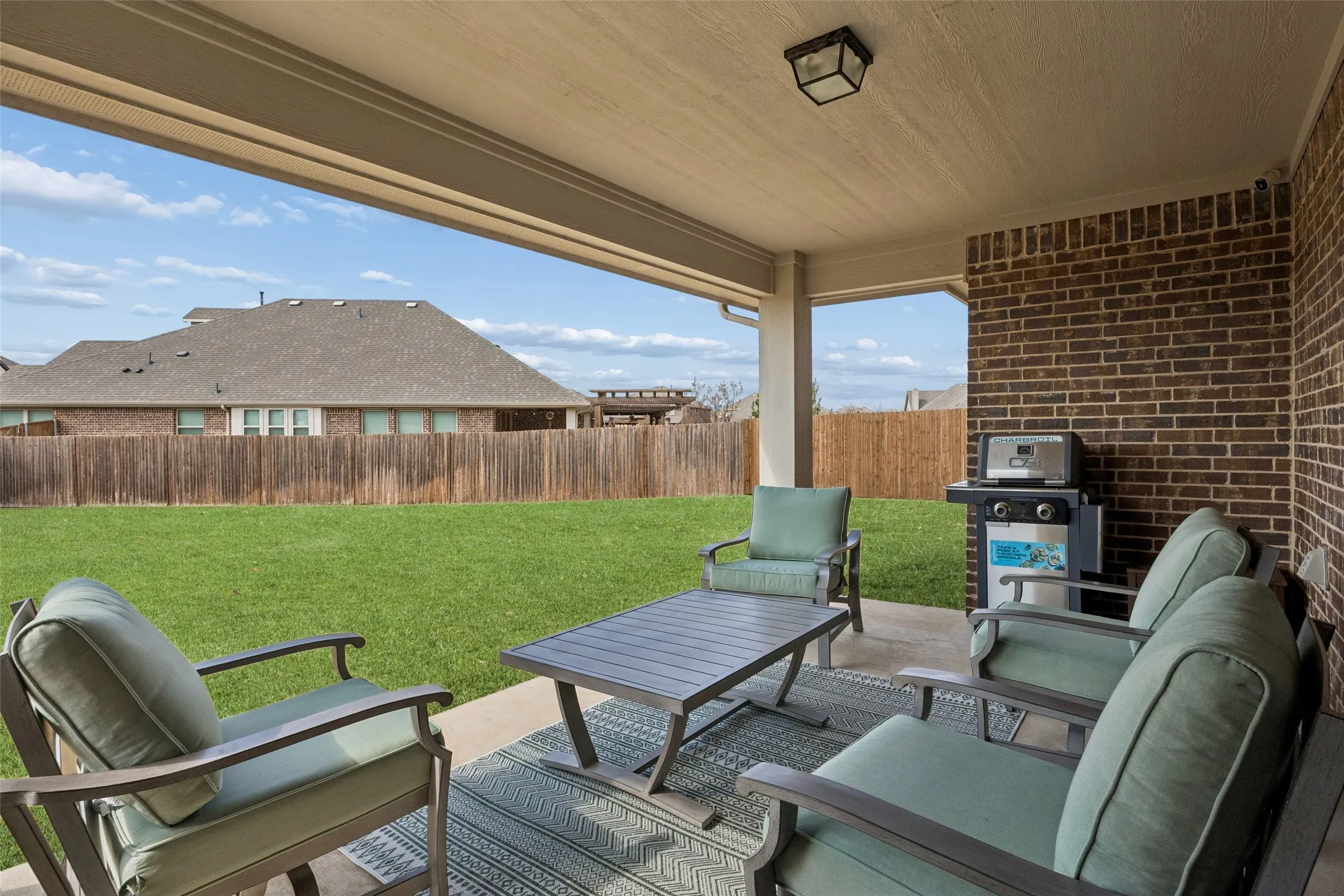 Single Family Residence For Sale in Denton County , 203 Oakcrest Drive, Justin, Texas 76247, 4 Bedroom, 3 Bathroom, 3 Garage spaces, 3,298 Sqft, built in 2018, Preowned, mls#21166129, Real Estate Agent in Justin, Homes For Sale in Denton county, Homes For Sale in Justin, Realtor in Justin Texas, Real Estate Brokerage Independent Realty Texas, Luminita Cordes Realtor