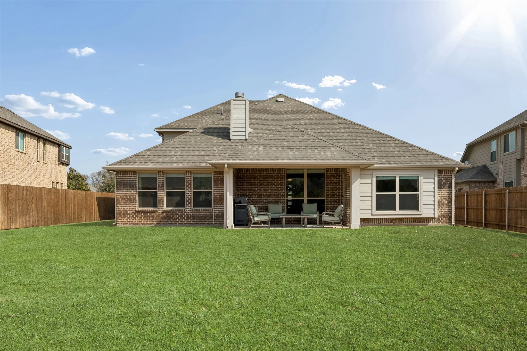 Single Family Residence For Sale in Denton County , 203 Oakcrest Drive, Justin, Texas 76247, 4 Bedroom, 3 Bathroom, 3 Garage spaces, 3,298 Sqft, built in 2018, Preowned, mls#21166129, Real Estate Agent in Justin, Homes For Sale in Denton county, Homes For Sale in Justin, Realtor in Justin Texas, Real Estate Brokerage Independent Realty Texas, Luminita Cordes Realtor