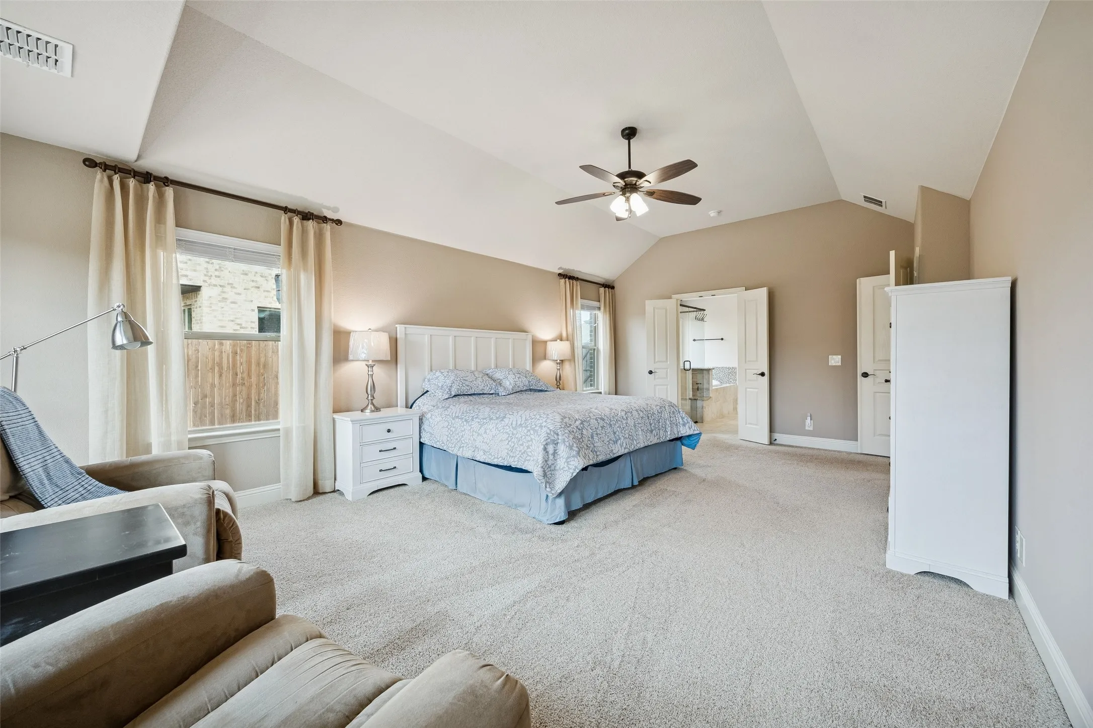 Single Family Residence For Sale in Denton County , 203 Oakcrest Drive, Justin, Texas 76247, 4 Bedroom, 3 Bathroom, 3 Garage spaces, 3,298 Sqft, built in 2018, Preowned, mls#21166129, Real Estate Agent in Justin, Homes For Sale in Denton county, Homes For Sale in Justin, Realtor in Justin Texas, Real Estate Brokerage Independent Realty Texas, Luminita Cordes Realtor