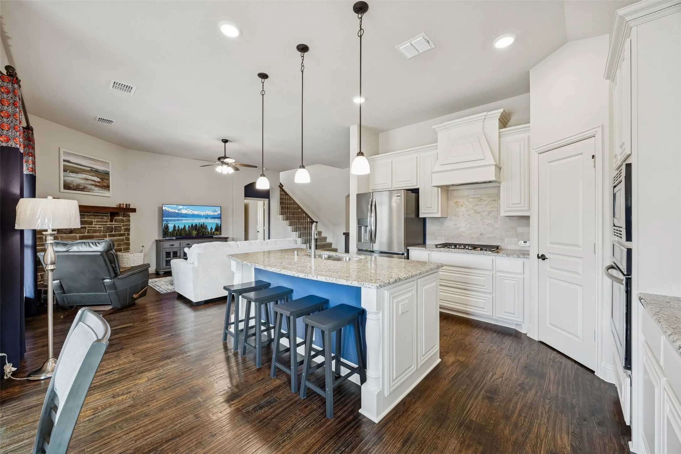 Single Family Residence For Sale in Denton County , 203 Oakcrest Drive, Justin, Texas 76247, 4 Bedroom, 3 Bathroom, 3 Garage spaces, 3,298 Sqft, built in 2018, Preowned, mls#21166129, Real Estate Agent in Justin, Homes For Sale in Denton county, Homes For Sale in Justin, Realtor in Justin Texas, Real Estate Brokerage Independent Realty Texas, Luminita Cordes Realtor