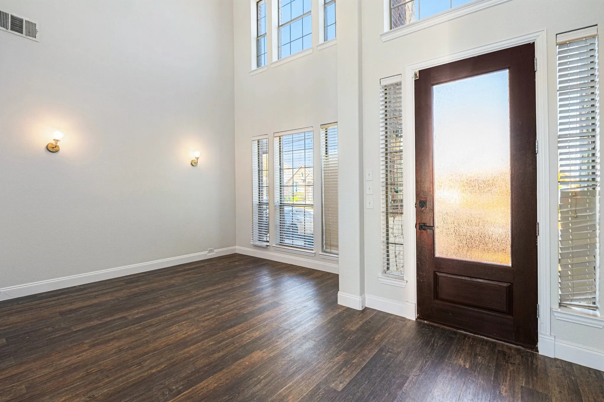Single Family Residence For Sale in Denton County , 411 Sodbury Court, Roanoke, Texas 76262, 4 Bedroom, 4 Bathroom, 2 Garage spaces, 3,255 Sqft, built in 2008, Preowned, mls#21128386, Real Estate Agent in Roanoke, Homes For Sale in Denton county, Homes For Sale in Roanoke, Realtor in Roanoke Texas, Real Estate Brokerage Independent Realty Texas, Luminita Cordes Realtor