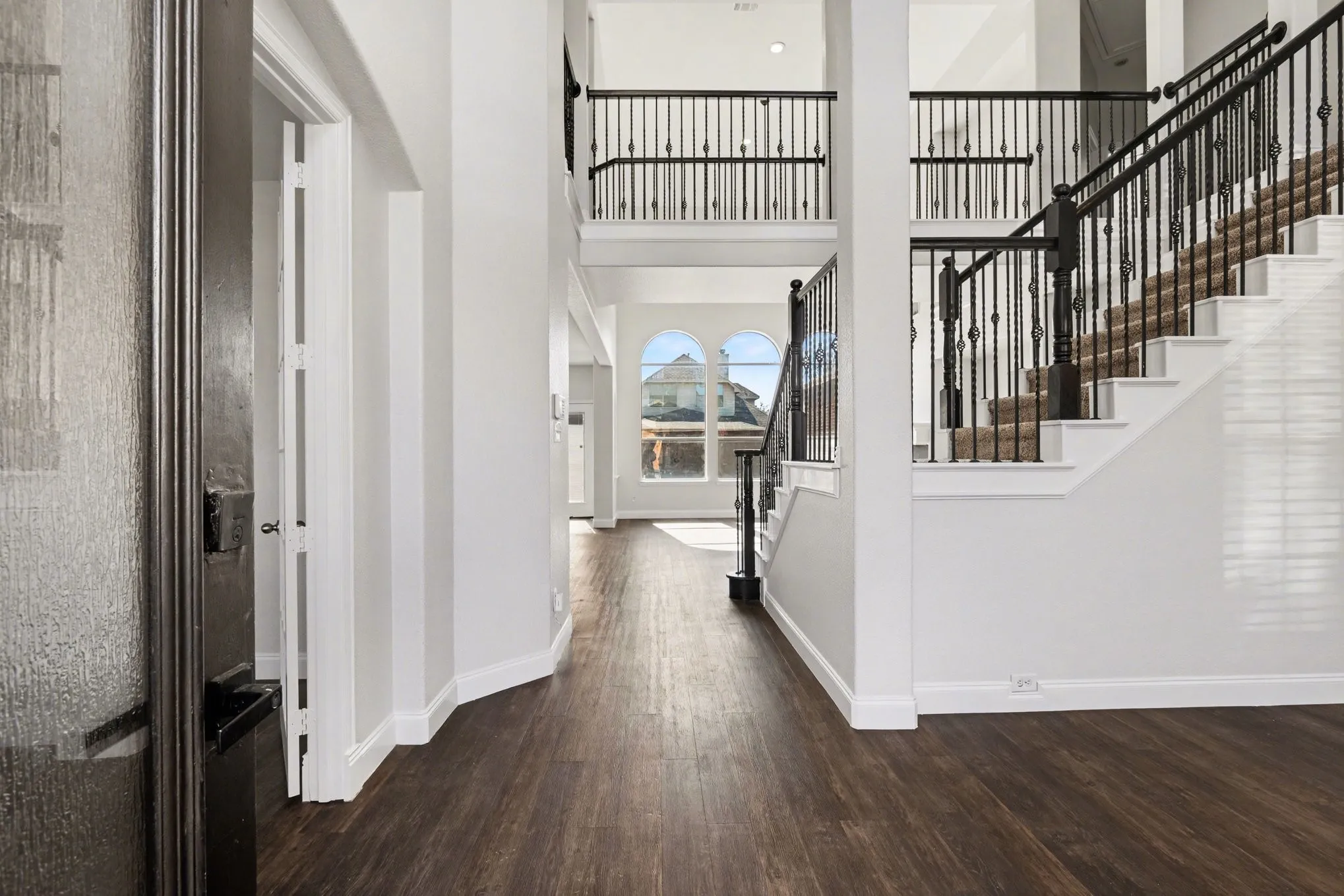 Single Family Residence For Sale in Denton County , 411 Sodbury Court, Roanoke, Texas 76262, 4 Bedroom, 4 Bathroom, 2 Garage spaces, 3,255 Sqft, built in 2008, Preowned, mls#21128386, Real Estate Agent in Roanoke, Homes For Sale in Denton county, Homes For Sale in Roanoke, Realtor in Roanoke Texas, Real Estate Brokerage Independent Realty Texas, Luminita Cordes Realtor