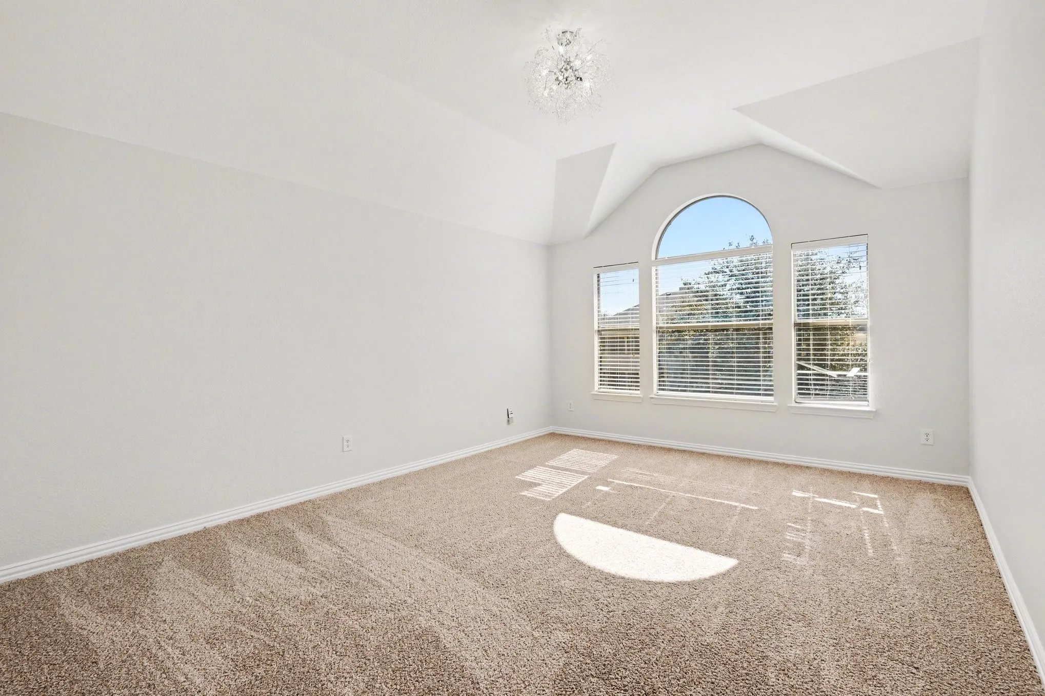 Single Family Residence For Sale in Denton County , 411 Sodbury Court, Roanoke, Texas 76262, 4 Bedroom, 4 Bathroom, 2 Garage spaces, 3,255 Sqft, built in 2008, Preowned, mls#21128386, Real Estate Agent in Roanoke, Homes For Sale in Denton county, Homes For Sale in Roanoke, Realtor in Roanoke Texas, Real Estate Brokerage Independent Realty Texas, Luminita Cordes Realtor