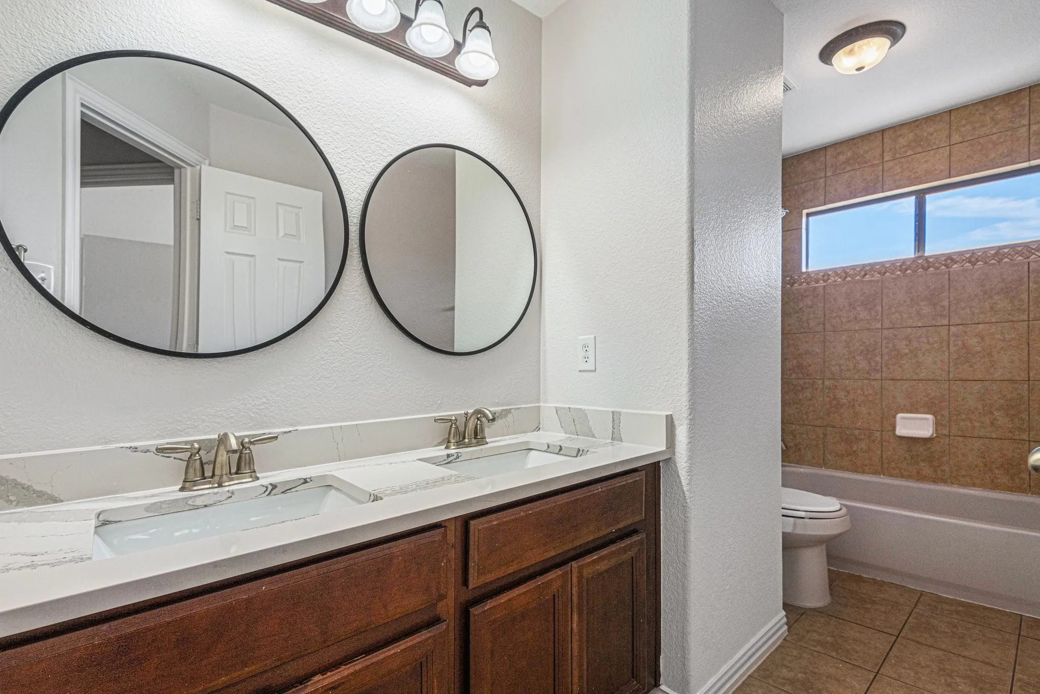 Single Family Residence For Sale in Denton County , 411 Sodbury Court, Roanoke, Texas 76262, 4 Bedroom, 4 Bathroom, 2 Garage spaces, 3,255 Sqft, built in 2008, Preowned, mls#21128386, Real Estate Agent in Roanoke, Homes For Sale in Denton county, Homes For Sale in Roanoke, Realtor in Roanoke Texas, Real Estate Brokerage Independent Realty Texas, Luminita Cordes Realtor