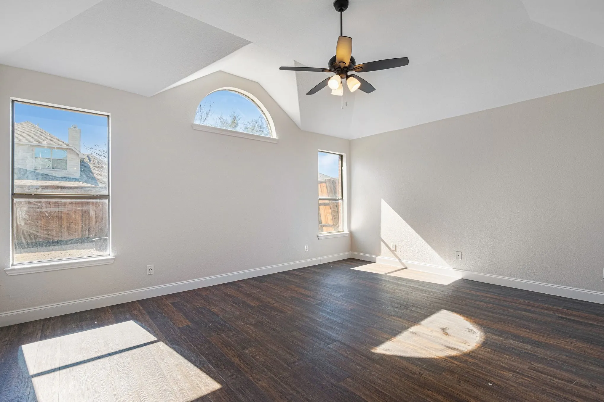 Single Family Residence For Sale in Denton County , 411 Sodbury Court, Roanoke, Texas 76262, 4 Bedroom, 4 Bathroom, 2 Garage spaces, 3,255 Sqft, built in 2008, Preowned, mls#21128386, Real Estate Agent in Roanoke, Homes For Sale in Denton county, Homes For Sale in Roanoke, Realtor in Roanoke Texas, Real Estate Brokerage Independent Realty Texas, Luminita Cordes Realtor