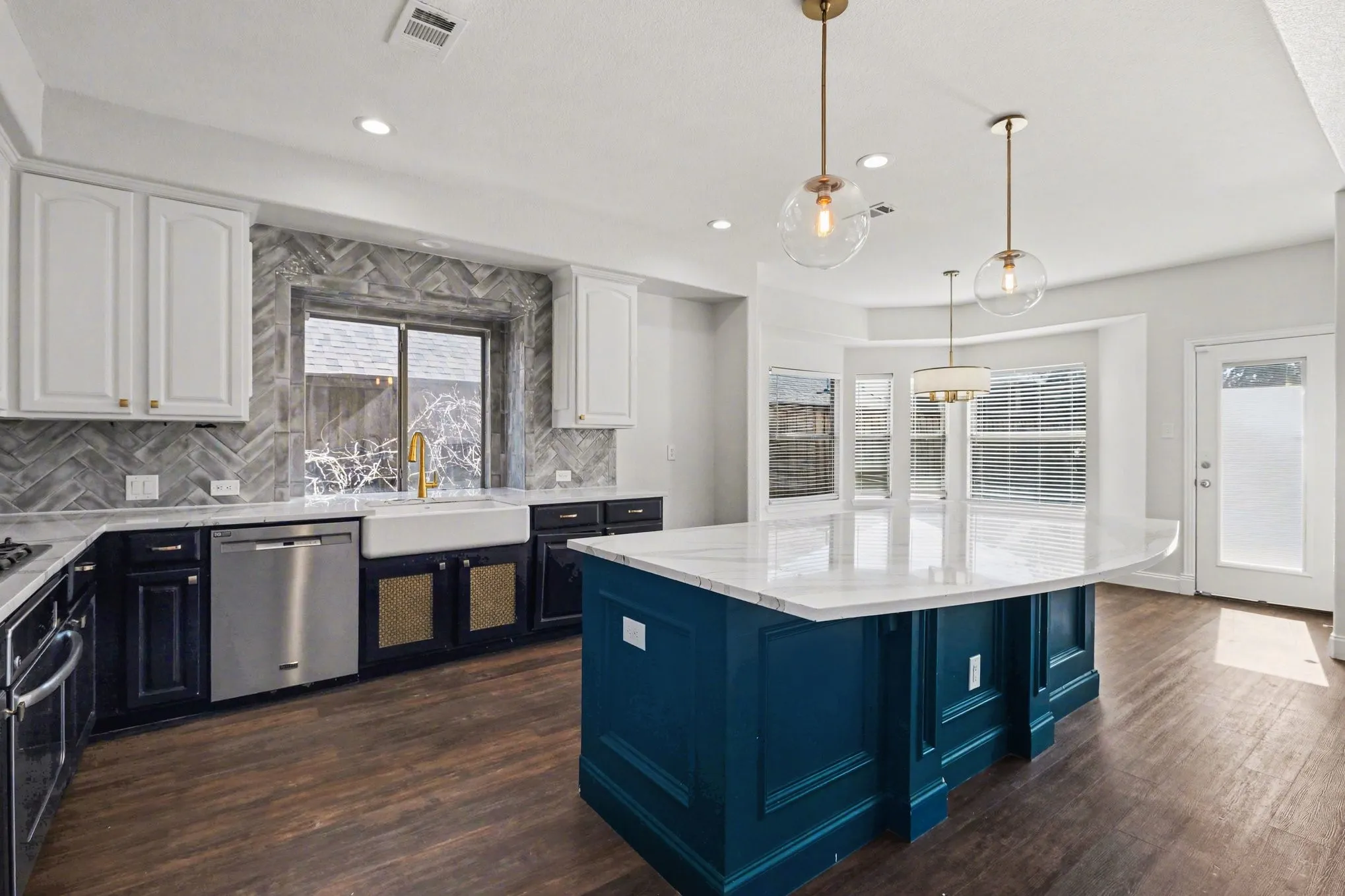 Single Family Residence For Sale in Denton County , 411 Sodbury Court, Roanoke, Texas 76262, 4 Bedroom, 4 Bathroom, 2 Garage spaces, 3,255 Sqft, built in 2008, Preowned, mls#21128386, Real Estate Agent in Roanoke, Homes For Sale in Denton county, Homes For Sale in Roanoke, Realtor in Roanoke Texas, Real Estate Brokerage Independent Realty Texas, Luminita Cordes Realtor