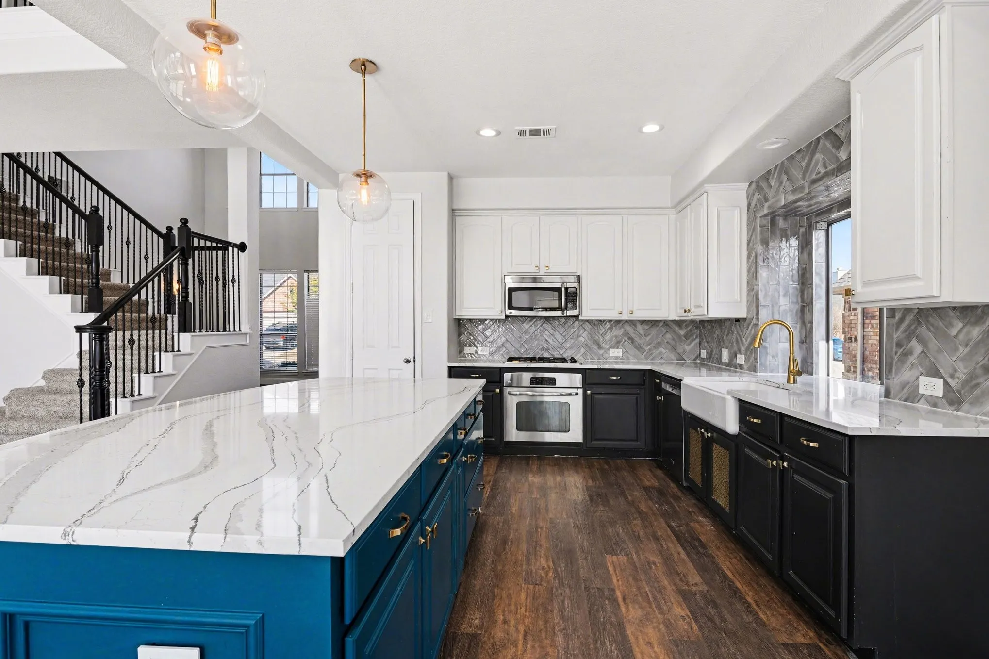 Single Family Residence For Sale in Denton County , 411 Sodbury Court, Roanoke, Texas 76262, 4 Bedroom, 4 Bathroom, 2 Garage spaces, 3,255 Sqft, built in 2008, Preowned, mls#21128386, Real Estate Agent in Roanoke, Homes For Sale in Denton county, Homes For Sale in Roanoke, Realtor in Roanoke Texas, Real Estate Brokerage Independent Realty Texas, Luminita Cordes Realtor