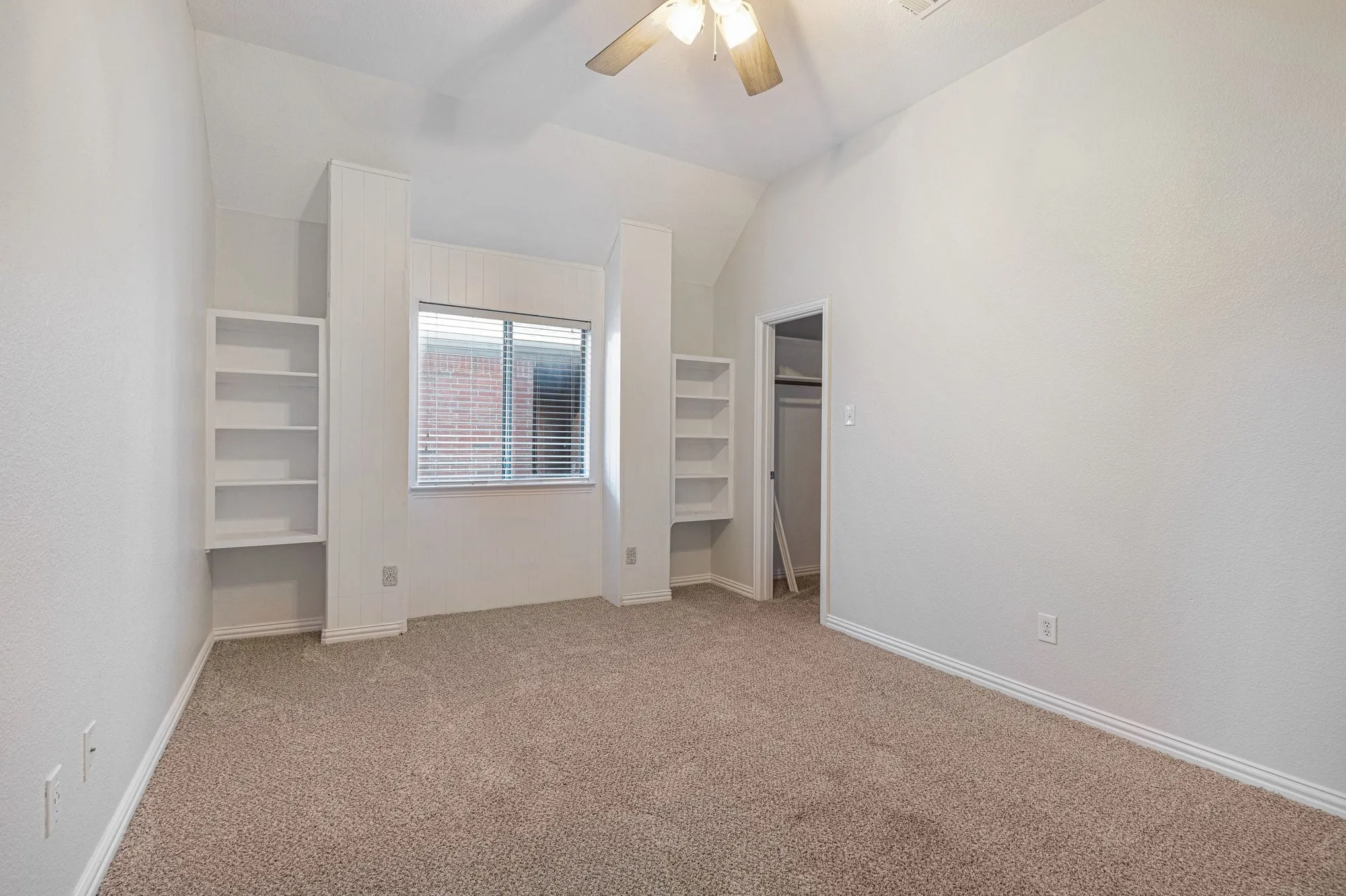 Single Family Residence For Sale in Denton County , 411 Sodbury Court, Roanoke, Texas 76262, 4 Bedroom, 4 Bathroom, 2 Garage spaces, 3,255 Sqft, built in 2008, Preowned, mls#21128386, Real Estate Agent in Roanoke, Homes For Sale in Denton county, Homes For Sale in Roanoke, Realtor in Roanoke Texas, Real Estate Brokerage Independent Realty Texas, Luminita Cordes Realtor