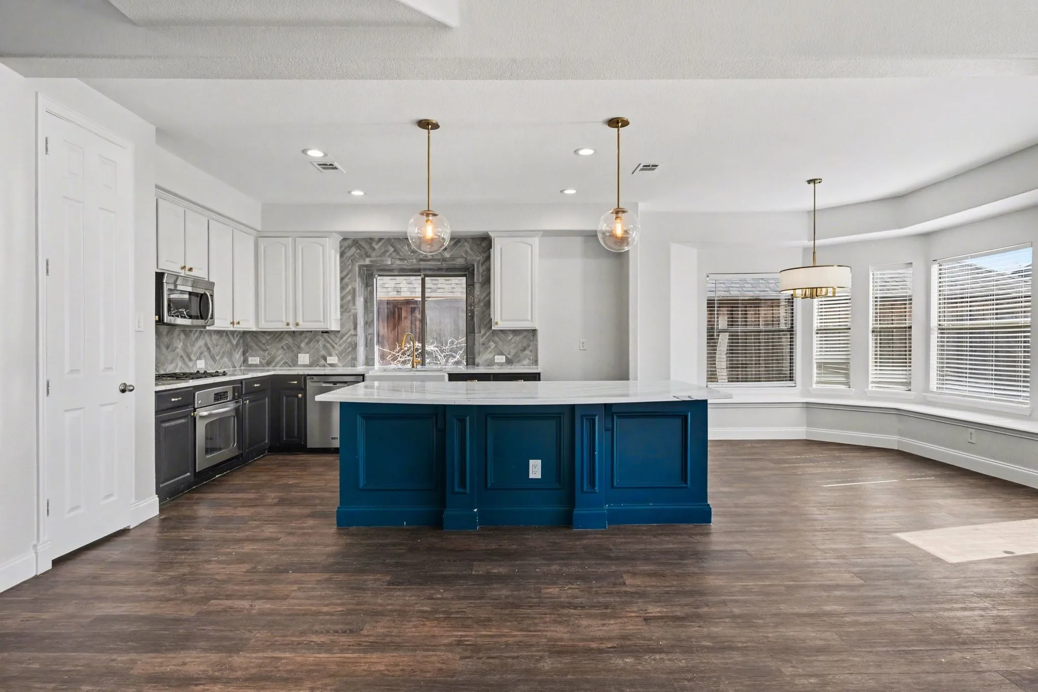 Single Family Residence For Sale in Denton County , 411 Sodbury Court, Roanoke, Texas 76262, 4 Bedroom, 4 Bathroom, 2 Garage spaces, 3,255 Sqft, built in 2008, Preowned, mls#21128386, Real Estate Agent in Roanoke, Homes For Sale in Denton county, Homes For Sale in Roanoke, Realtor in Roanoke Texas, Real Estate Brokerage Independent Realty Texas, Luminita Cordes Realtor