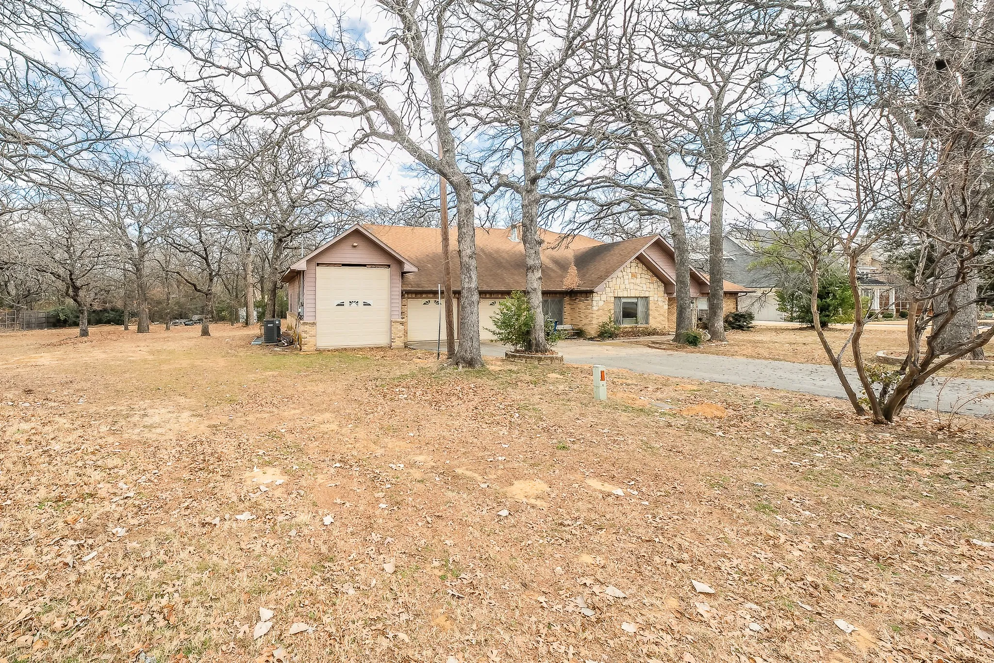 Single Family Residence For Sale in Tarrant County , 6313 Bettinger Drive, Colleyville, Texas 76034, 4 Bedroom, 3 Bathroom, 5 Garage spaces, 2,736 Sqft, built in 1970, Preowned, mls#21171862, Real Estate Agent in Colleyville, Homes For Sale in Tarrant county, Homes For Sale in Colleyville, Realtor in Colleyville Texas, Real Estate Brokerage Independent Realty Texas, Luminita Cordes Realtor