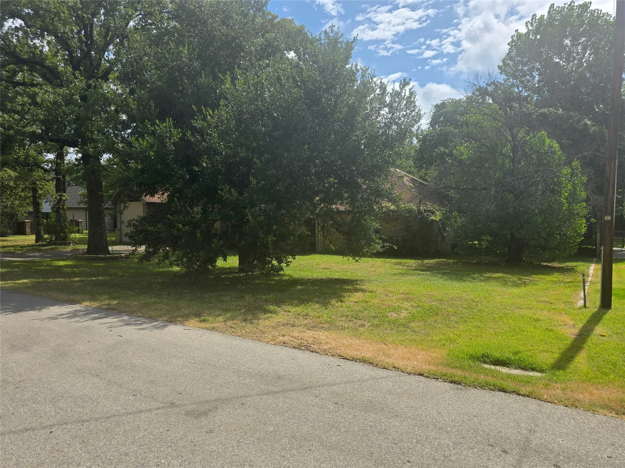 Single Family Residence For Sale in Tarrant County , 6313 Bettinger Drive, Colleyville, Texas 76034, 4 Bedroom, 3 Bathroom, 5 Garage spaces, 2,736 Sqft, built in 1970, Preowned, mls#21171862, Real Estate Agent in Colleyville, Homes For Sale in Tarrant county, Homes For Sale in Colleyville, Realtor in Colleyville Texas, Real Estate Brokerage Independent Realty Texas, Luminita Cordes Realtor