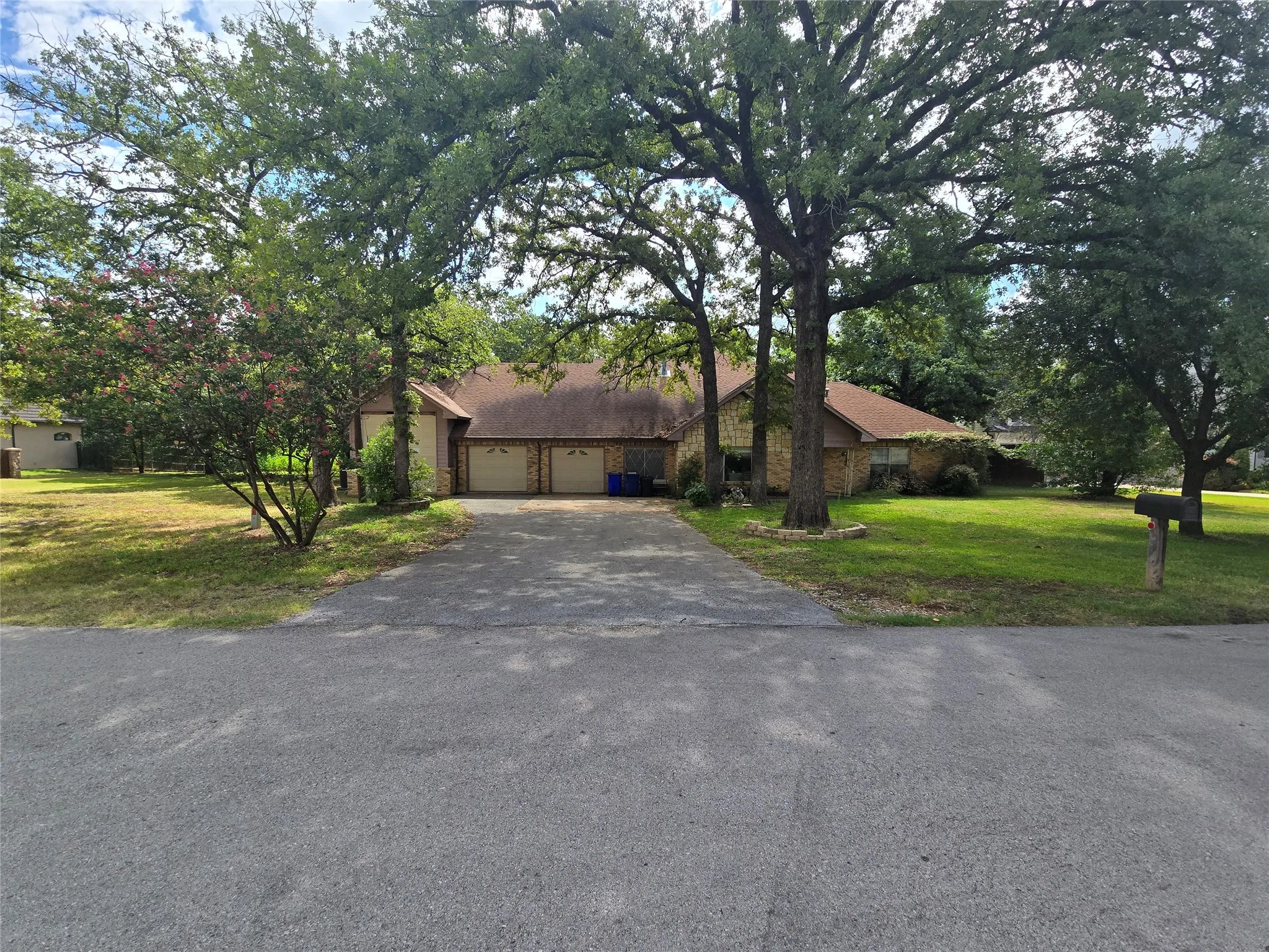 Single Family Residence For Sale in Tarrant County , 6313 Bettinger Drive, Colleyville, Texas 76034, 4 Bedroom, 3 Bathroom, 5 Garage spaces, 2,736 Sqft, built in 1970, Preowned, mls#21171862, Real Estate Agent in Colleyville, Homes For Sale in Tarrant county, Homes For Sale in Colleyville, Realtor in Colleyville Texas, Real Estate Brokerage Independent Realty Texas, Luminita Cordes Realtor