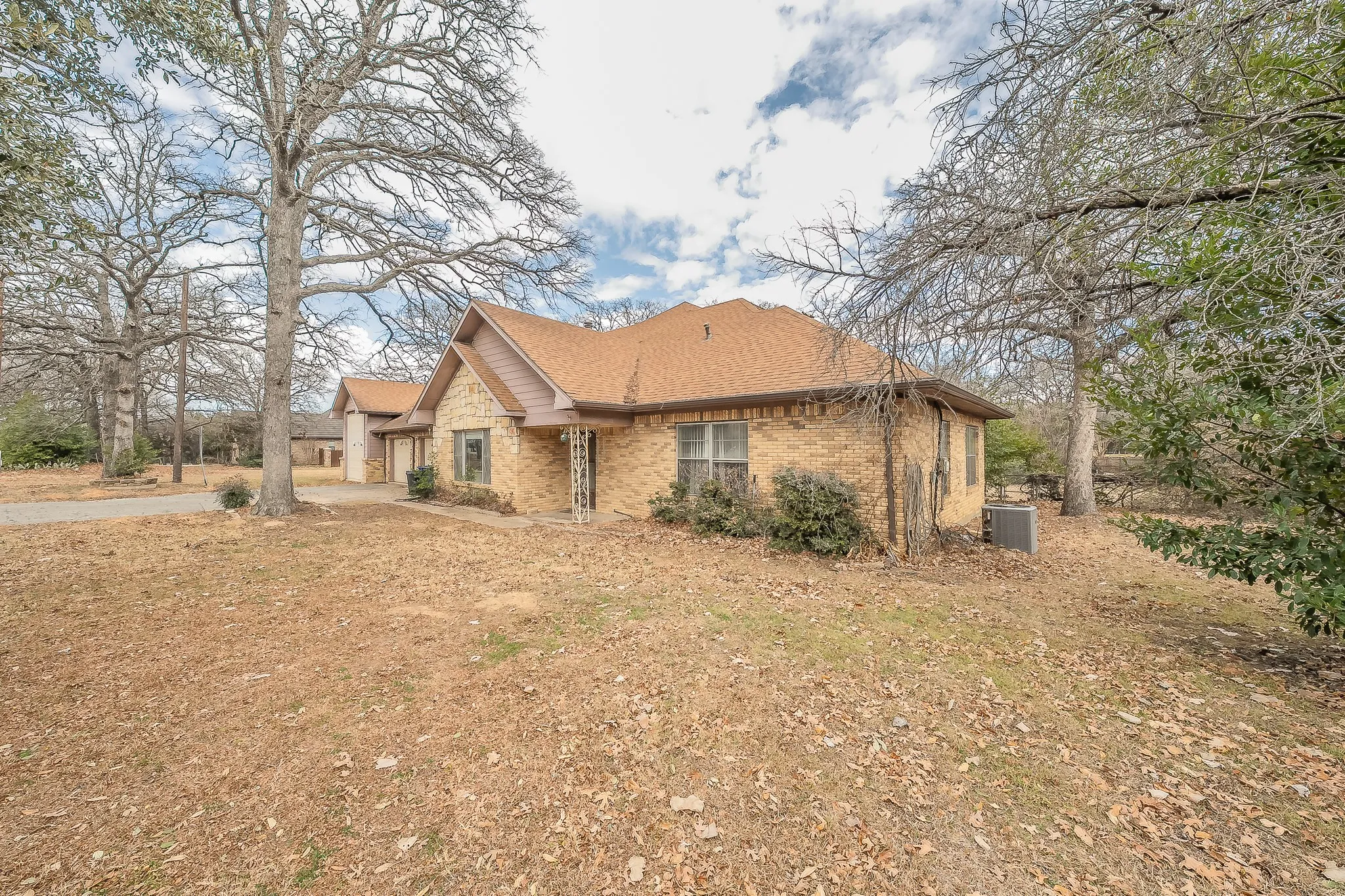 Single Family Residence For Sale in Tarrant County , 6313 Bettinger Drive, Colleyville, Texas 76034, 4 Bedroom, 3 Bathroom, 5 Garage spaces, 2,736 Sqft, built in 1970, Preowned, mls#21171862, Real Estate Agent in Colleyville, Homes For Sale in Tarrant county, Homes For Sale in Colleyville, Realtor in Colleyville Texas, Real Estate Brokerage Independent Realty Texas, Luminita Cordes Realtor