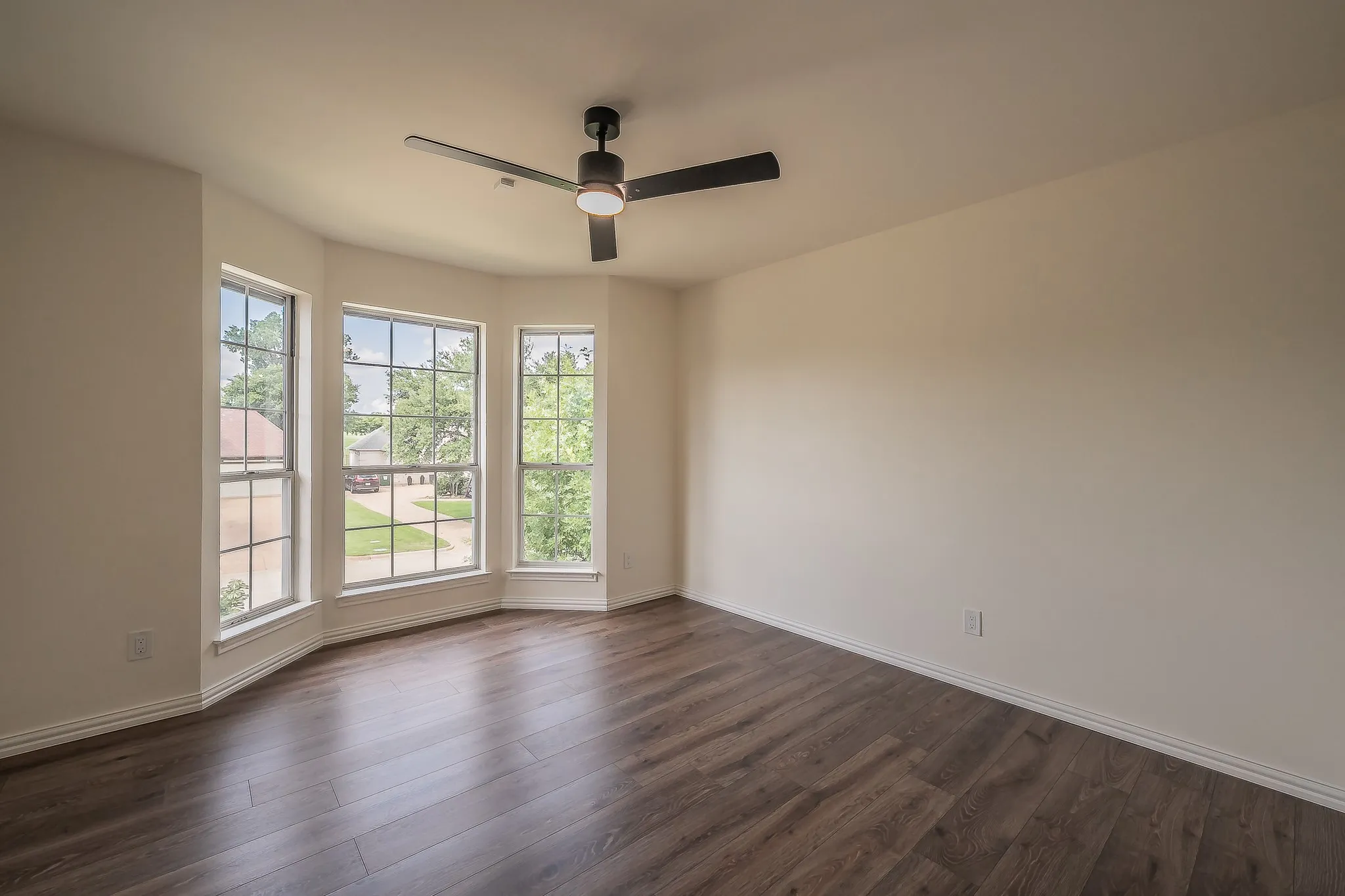Single Family Residence For Sale in Denton County , 543 Timber Ridge Drive, Trophy Club, Texas 76262, 4 Bedroom, 4 Bathroom, 2 Garage spaces, 3,542 Sqft, built in 1986, Price $950,000, mls#21170865, Real Estate Agent in Trophy Club, Homes For Sale in Denton county, Homes For Sale in Trophy Club, Realtor in Trophy Club Texas, Real Estate Brokerage Independent Realty Texas, Luminita Cordes Realtor