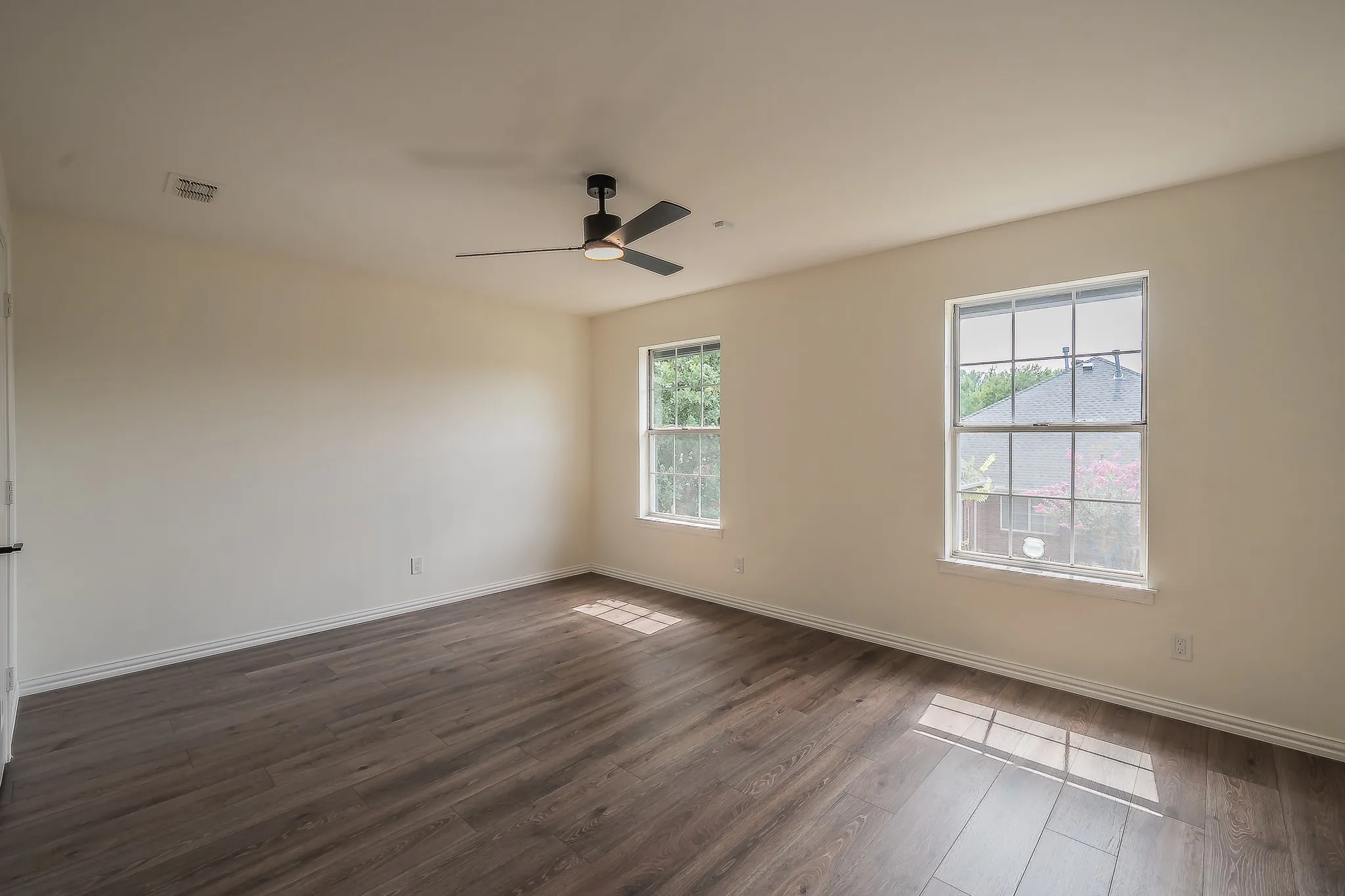 Single Family Residence For Sale in Denton County , 543 Timber Ridge Drive, Trophy Club, Texas 76262, 4 Bedroom, 4 Bathroom, 2 Garage spaces, 3,542 Sqft, built in 1986, Price $950,000, mls#21170865, Real Estate Agent in Trophy Club, Homes For Sale in Denton county, Homes For Sale in Trophy Club, Realtor in Trophy Club Texas, Real Estate Brokerage Independent Realty Texas, Luminita Cordes Realtor