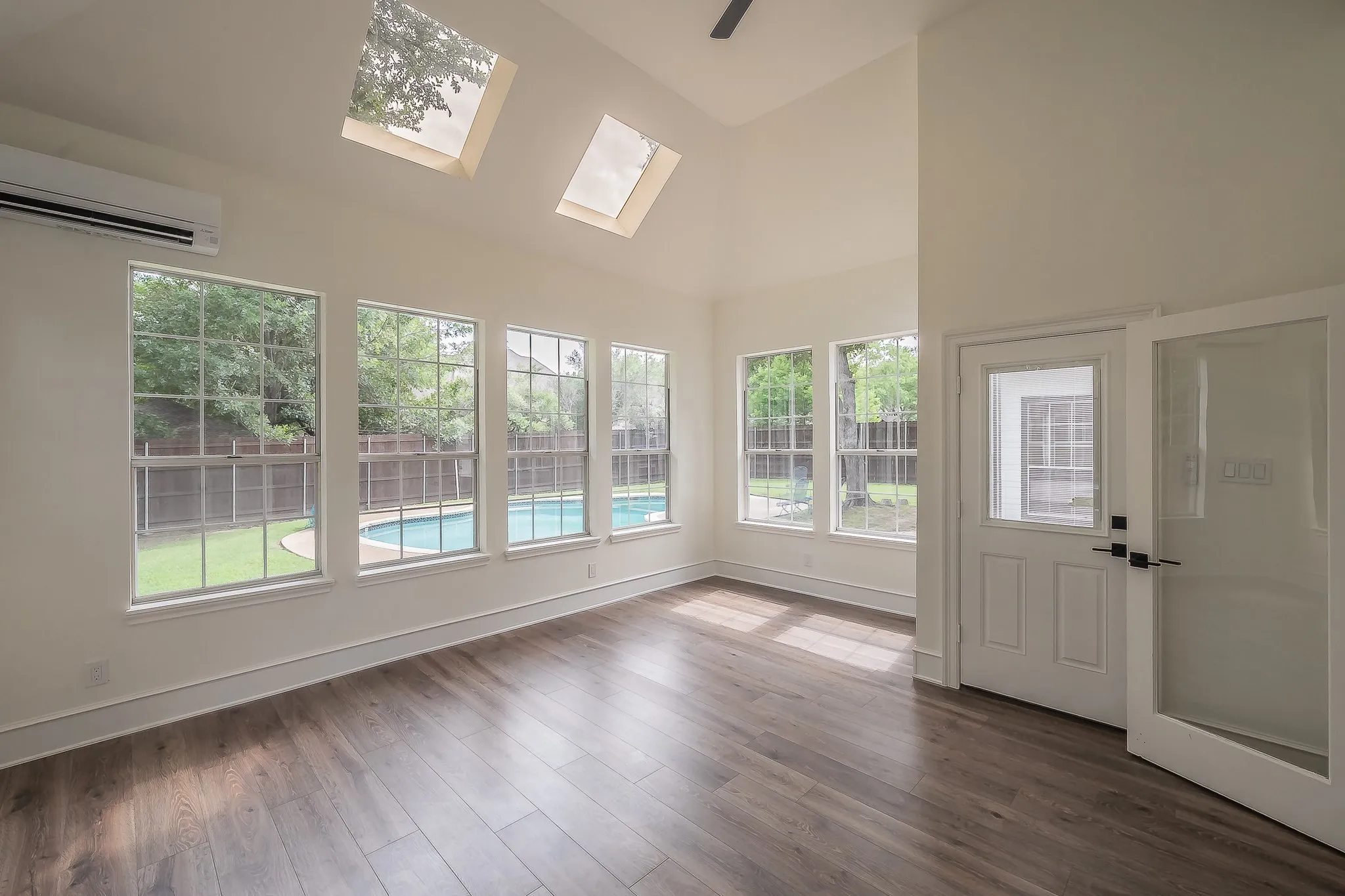 Single Family Residence For Sale in Denton County , 543 Timber Ridge Drive, Trophy Club, Texas 76262, 4 Bedroom, 4 Bathroom, 2 Garage spaces, 3,542 Sqft, built in 1986, Price $950,000, mls#21170865, Real Estate Agent in Trophy Club, Homes For Sale in Denton county, Homes For Sale in Trophy Club, Realtor in Trophy Club Texas, Real Estate Brokerage Independent Realty Texas, Luminita Cordes Realtor