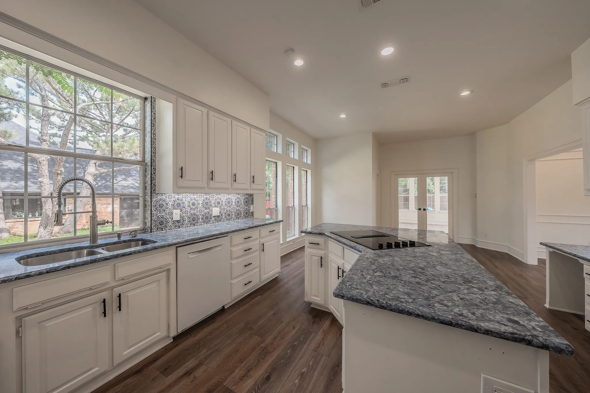 Single Family Residence For Sale in Denton County , 543 Timber Ridge Drive, Trophy Club, Texas 76262, 4 Bedroom, 4 Bathroom, 2 Garage spaces, 3,542 Sqft, built in 1986, Price $950,000, mls#21170865, Real Estate Agent in Trophy Club, Homes For Sale in Denton county, Homes For Sale in Trophy Club, Realtor in Trophy Club Texas, Real Estate Brokerage Independent Realty Texas, Luminita Cordes Realtor