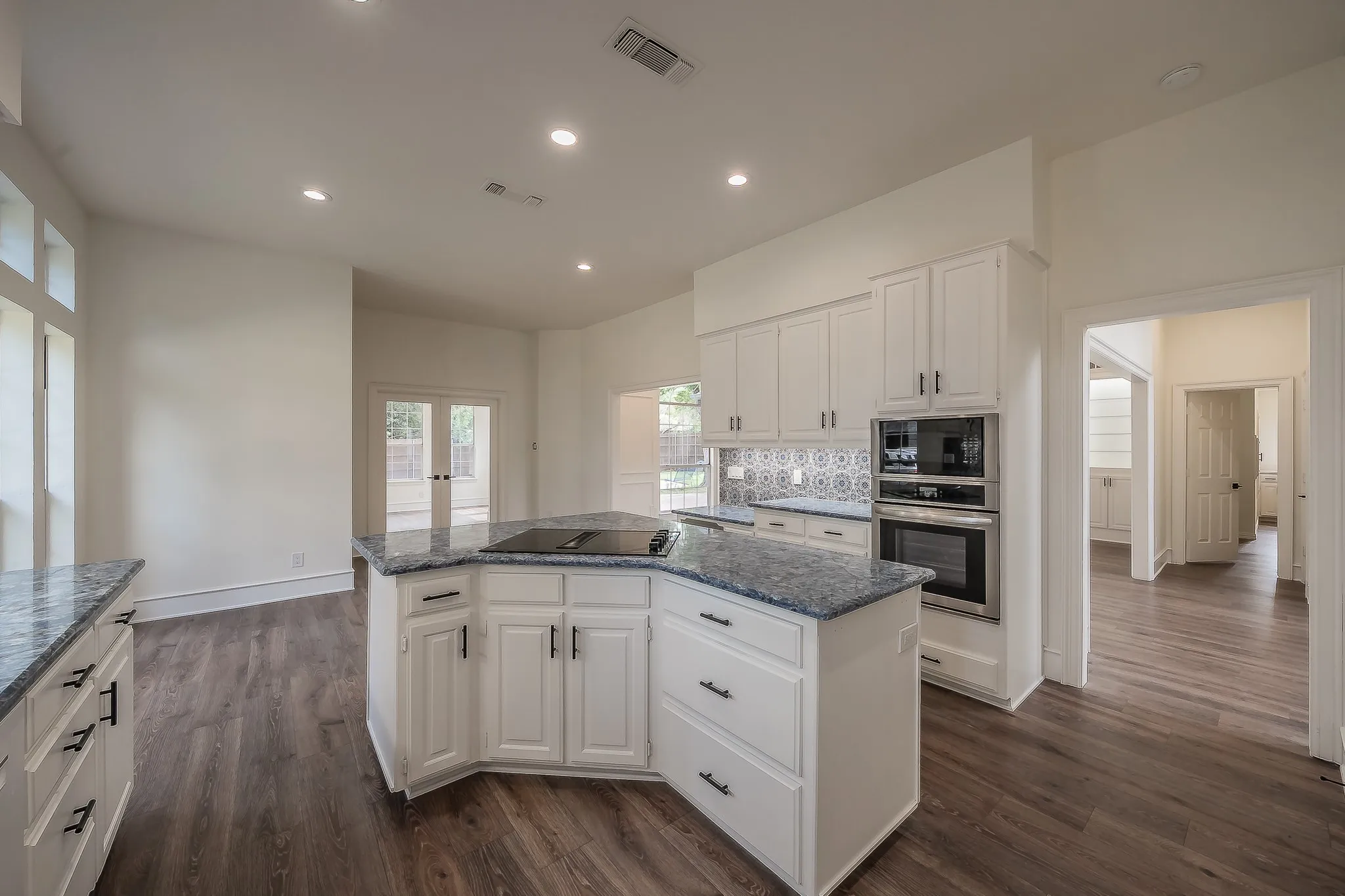 Single Family Residence For Sale in Denton County , 543 Timber Ridge Drive, Trophy Club, Texas 76262, 4 Bedroom, 4 Bathroom, 2 Garage spaces, 3,542 Sqft, built in 1986, Price $950,000, mls#21170865, Real Estate Agent in Trophy Club, Homes For Sale in Denton county, Homes For Sale in Trophy Club, Realtor in Trophy Club Texas, Real Estate Brokerage Independent Realty Texas, Luminita Cordes Realtor