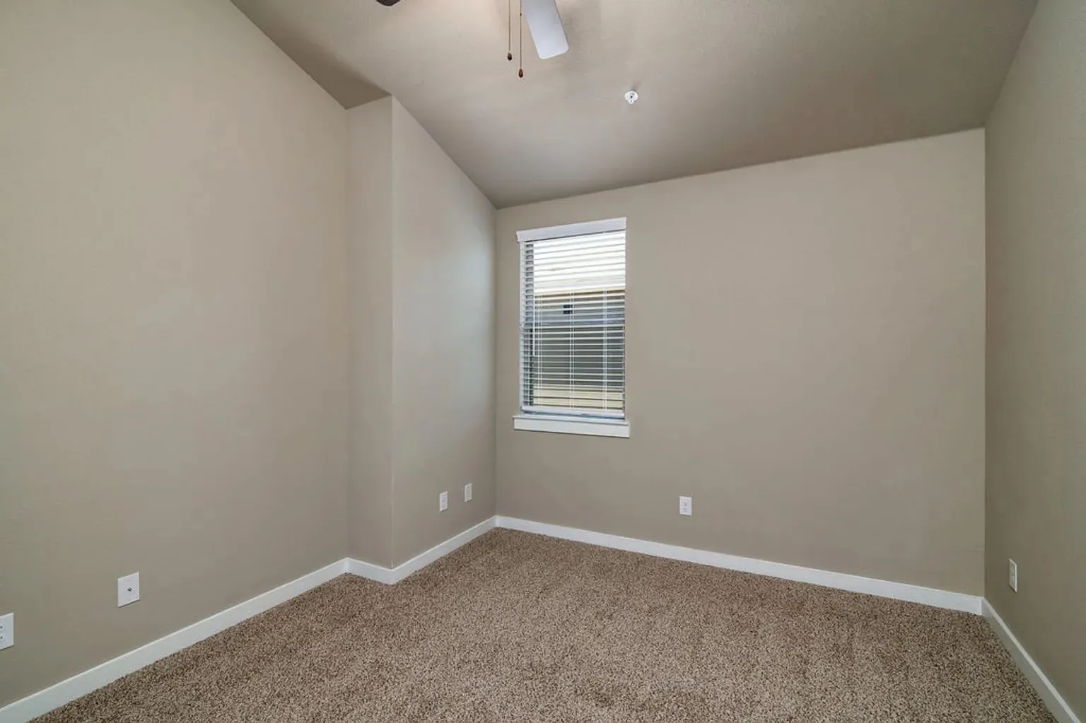 Quadruplex For Sale in Ellis County , 640-642-644-646 Fallow Drive, Venus, Texas 76084, 9 Bedroom, 8 Bathroom, 4 Garage spaces, 0 Sqft, built in 2023, Preowned, mls#21176491, Real Estate Agent in Venus, Homes For Sale in Ellis county, Homes For Sale in Venus, Realtor in Venus Texas, Real Estate Brokerage Independent Realty Texas, Luminita Cordes Realtor