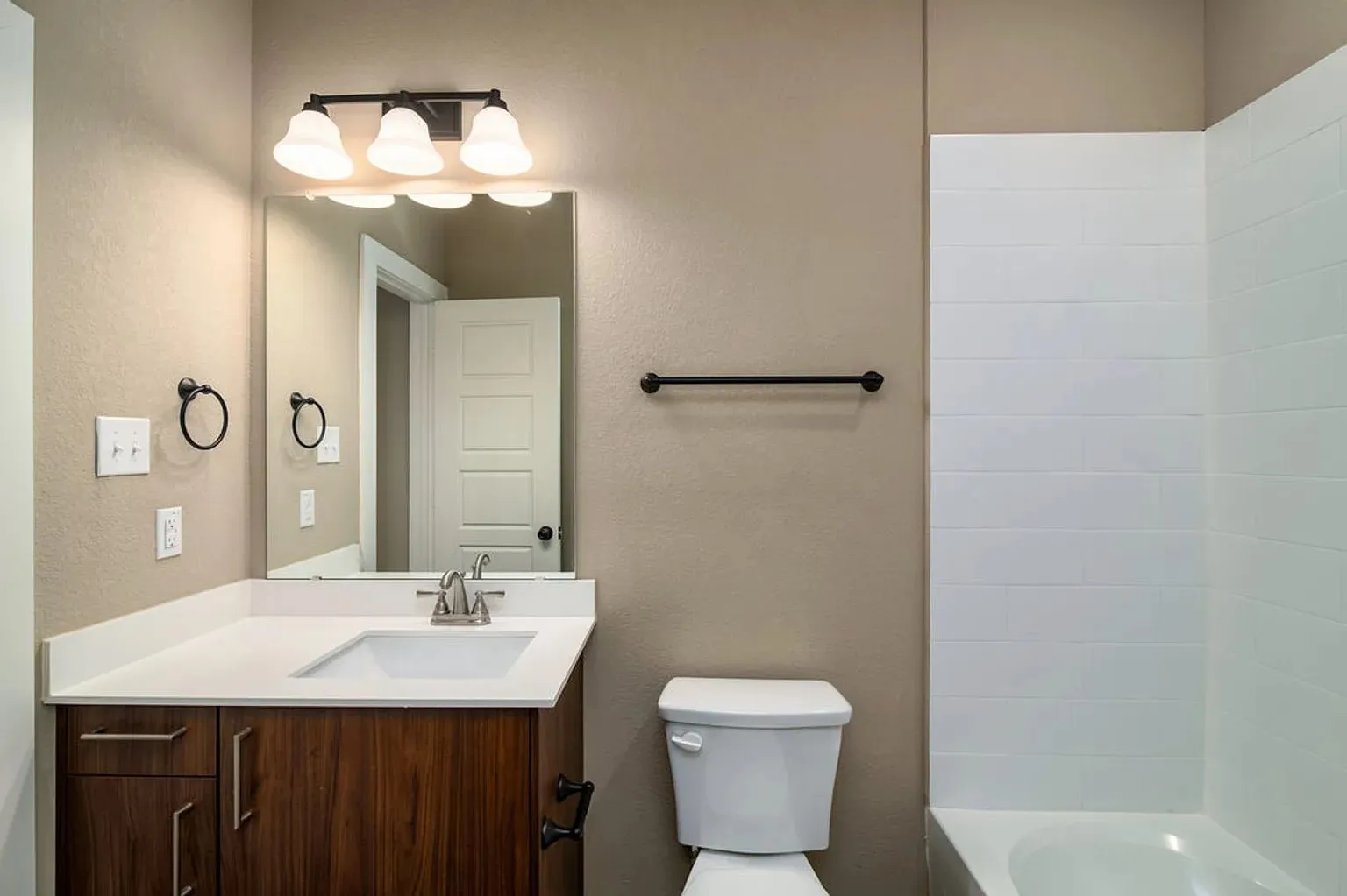 Quadruplex For Sale in Ellis County , 640-642-644-646 Fallow Drive, Venus, Texas 76084, 9 Bedroom, 8 Bathroom, 4 Garage spaces, 0 Sqft, built in 2023, Preowned, mls#21176491, Real Estate Agent in Venus, Homes For Sale in Ellis county, Homes For Sale in Venus, Realtor in Venus Texas, Real Estate Brokerage Independent Realty Texas, Luminita Cordes Realtor