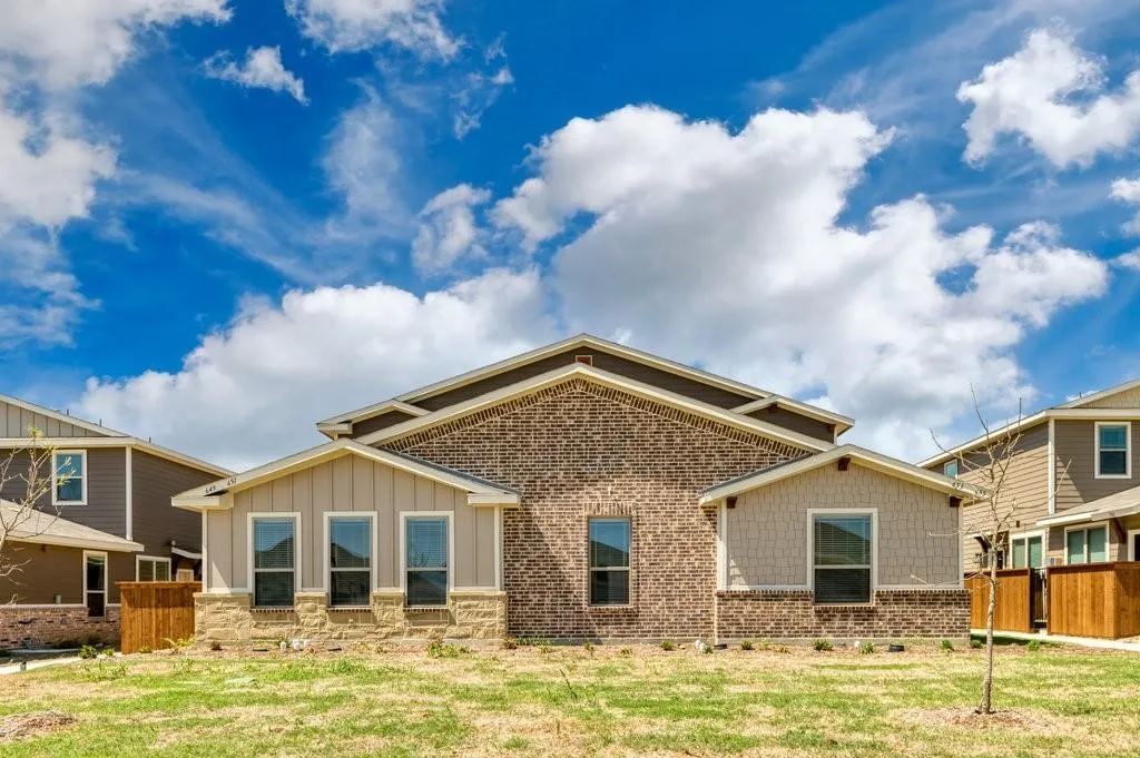 Quadruplex For Sale in Ellis County , 640-642-644-646 Fallow Drive, Venus, Texas 76084, 9 Bedroom, 8 Bathroom, 4 Garage spaces, 0 Sqft, built in 2023, Preowned, mls#21176491, Real Estate Agent in Venus, Homes For Sale in Ellis county, Homes For Sale in Venus, Realtor in Venus Texas, Real Estate Brokerage Independent Realty Texas, Luminita Cordes Realtor