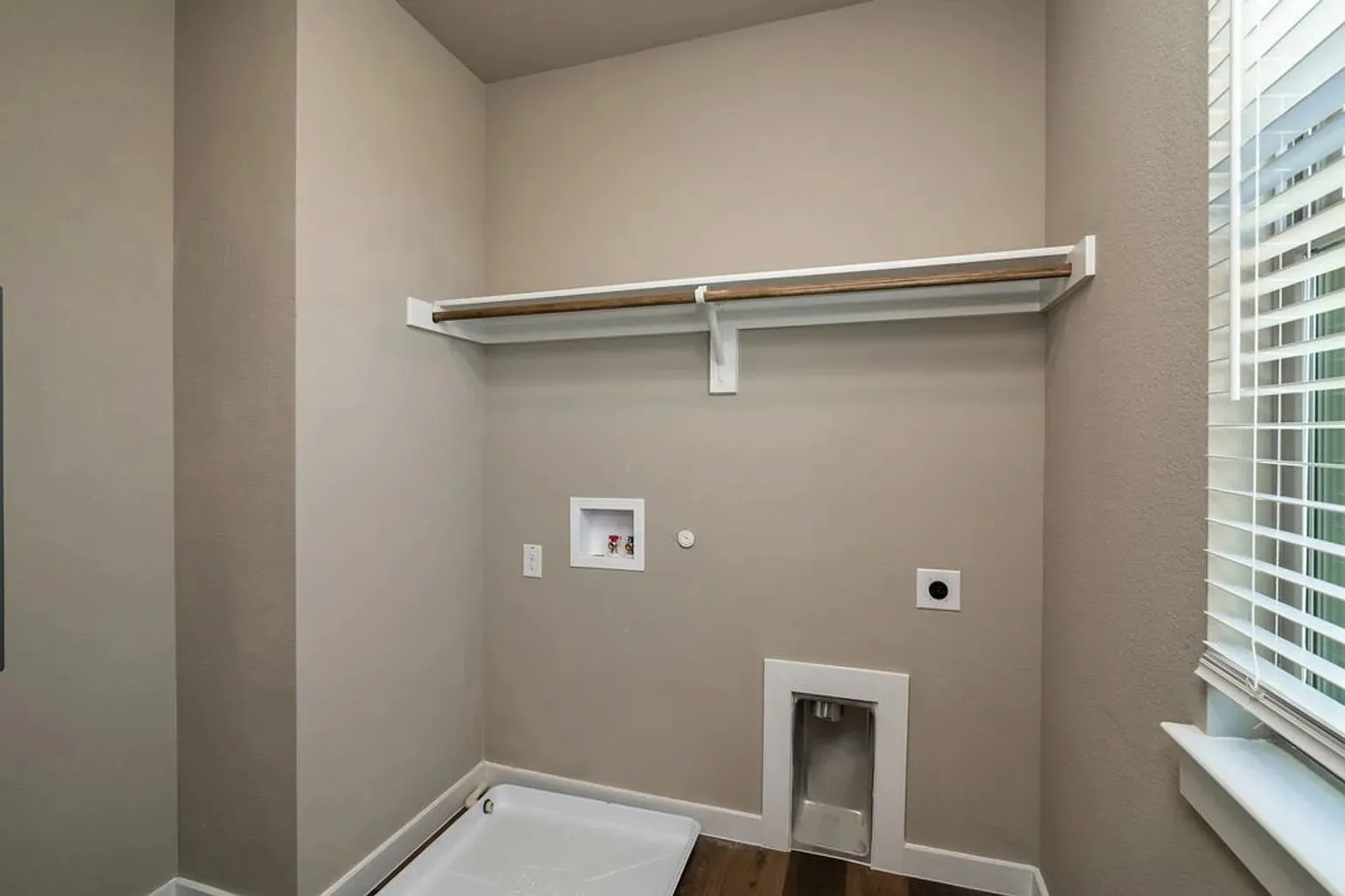 Quadruplex For Sale in Ellis County , 640-642-644-646 Fallow Drive, Venus, Texas 76084, 9 Bedroom, 8 Bathroom, 4 Garage spaces, 0 Sqft, built in 2023, Preowned, mls#21176491, Real Estate Agent in Venus, Homes For Sale in Ellis county, Homes For Sale in Venus, Realtor in Venus Texas, Real Estate Brokerage Independent Realty Texas, Luminita Cordes Realtor