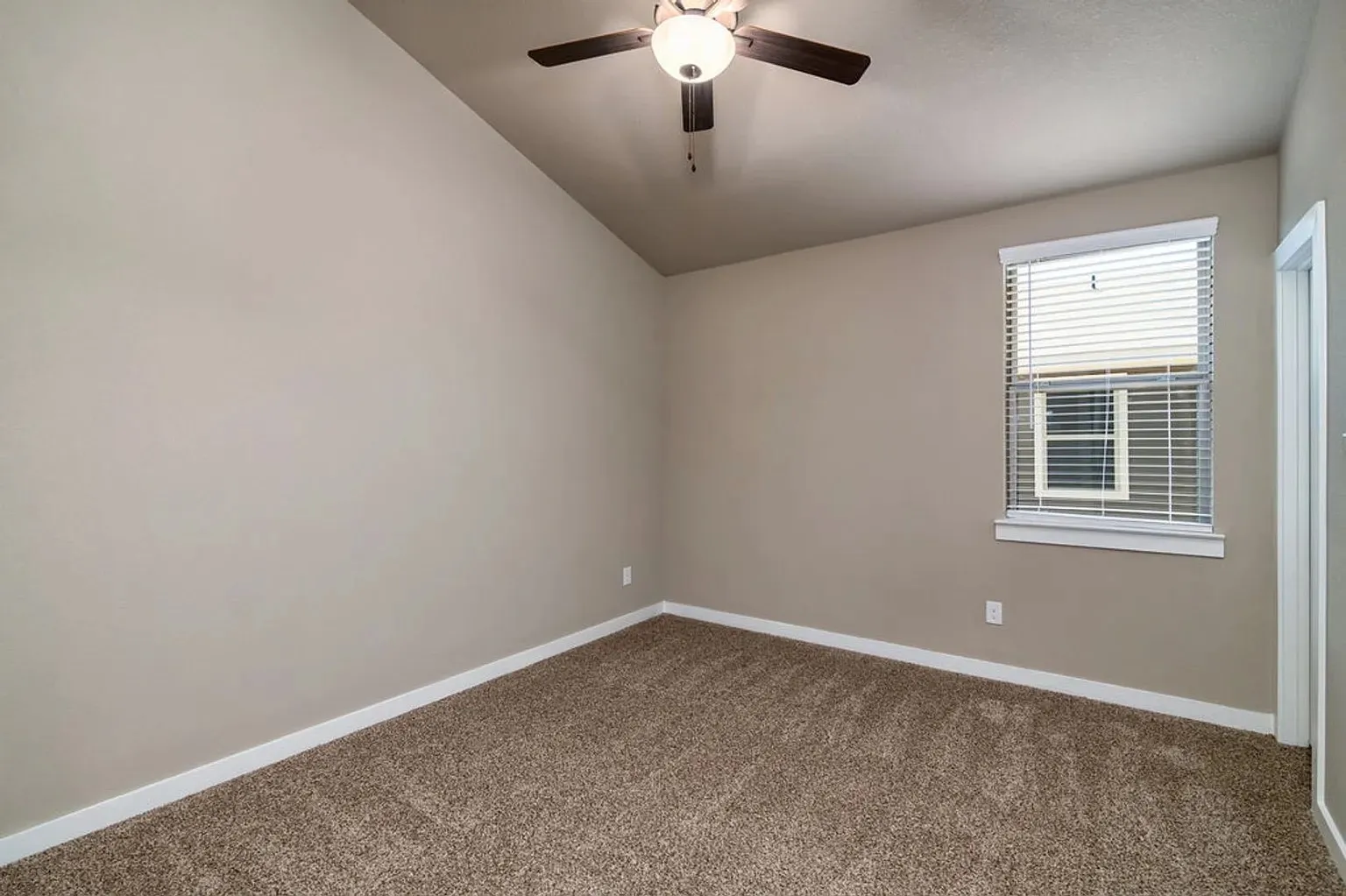 Quadruplex For Sale in Ellis County , 640-642-644-646 Fallow Drive, Venus, Texas 76084, 9 Bedroom, 8 Bathroom, 4 Garage spaces, 0 Sqft, built in 2023, Preowned, mls#21176491, Real Estate Agent in Venus, Homes For Sale in Ellis county, Homes For Sale in Venus, Realtor in Venus Texas, Real Estate Brokerage Independent Realty Texas, Luminita Cordes Realtor