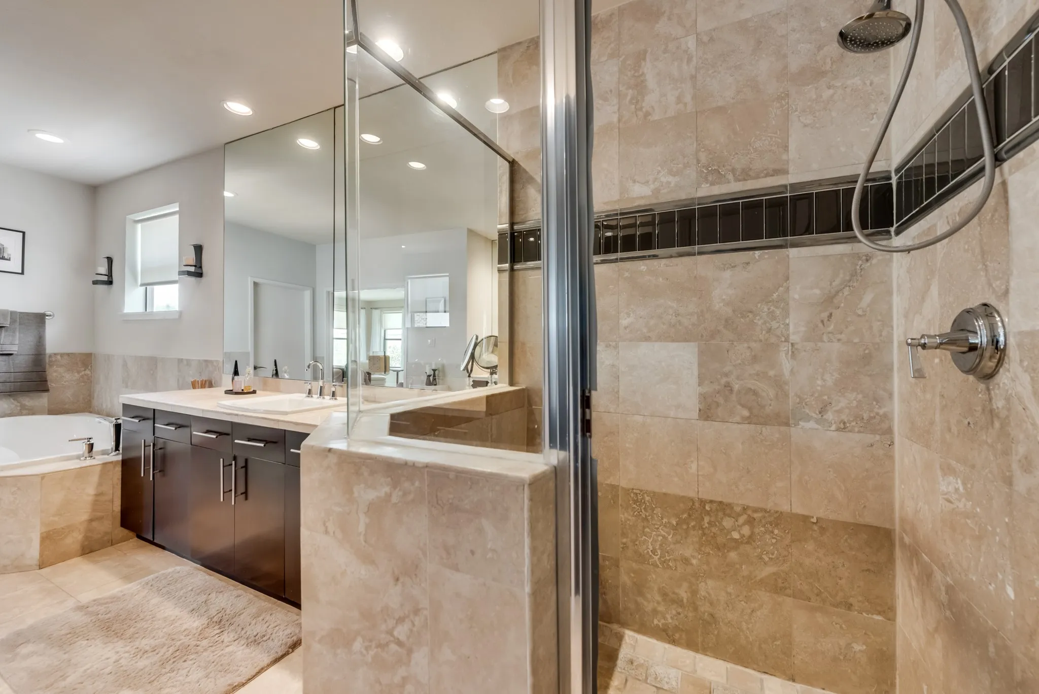 Townhouse For Sale in Dallas County , 2123 Albany Street, Dallas, Texas 75201, 2 Bedroom, 3 Bathroom, 2 Garage spaces, 2,455 Sqft, built in 2007, Preowned, mls#21176332, Real Estate Agent in Dallas, Homes For Sale in Dallas county, Homes For Sale in Dallas, Realtor in Dallas Texas, Real Estate Brokerage Independent Realty Texas, Luminita Cordes Realtor