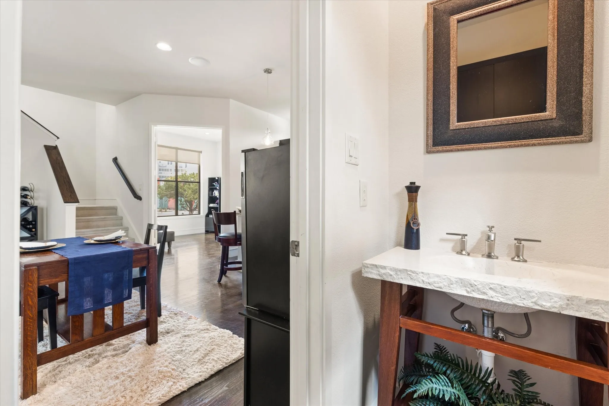 Townhouse For Sale in Dallas County , 2123 Albany Street, Dallas, Texas 75201, 2 Bedroom, 3 Bathroom, 2 Garage spaces, 2,455 Sqft, built in 2007, Preowned, mls#21176332, Real Estate Agent in Dallas, Homes For Sale in Dallas county, Homes For Sale in Dallas, Realtor in Dallas Texas, Real Estate Brokerage Independent Realty Texas, Luminita Cordes Realtor