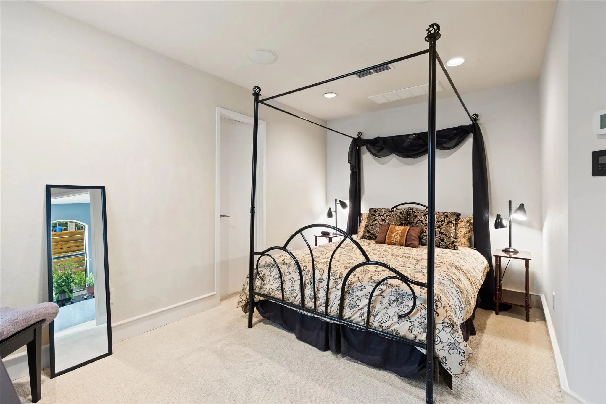 Townhouse For Sale in Dallas County , 2123 Albany Street, Dallas, Texas 75201, 2 Bedroom, 3 Bathroom, 2 Garage spaces, 2,455 Sqft, built in 2007, Preowned, mls#21176332, Real Estate Agent in Dallas, Homes For Sale in Dallas county, Homes For Sale in Dallas, Realtor in Dallas Texas, Real Estate Brokerage Independent Realty Texas, Luminita Cordes Realtor