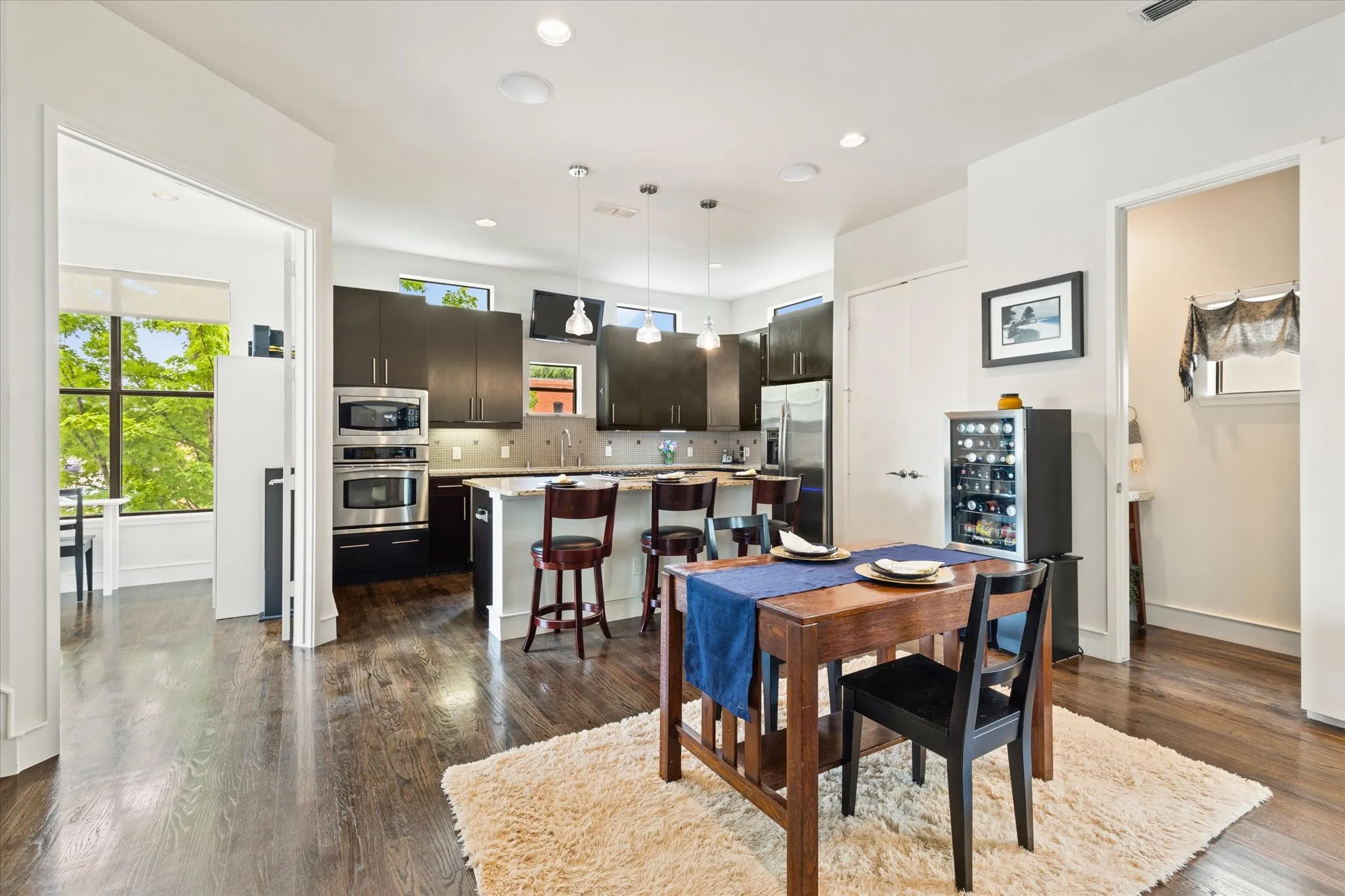 Townhouse For Sale in Dallas County , 2123 Albany Street, Dallas, Texas 75201, 2 Bedroom, 3 Bathroom, 2 Garage spaces, 2,455 Sqft, built in 2007, Preowned, mls#21176332, Real Estate Agent in Dallas, Homes For Sale in Dallas county, Homes For Sale in Dallas, Realtor in Dallas Texas, Real Estate Brokerage Independent Realty Texas, Luminita Cordes Realtor