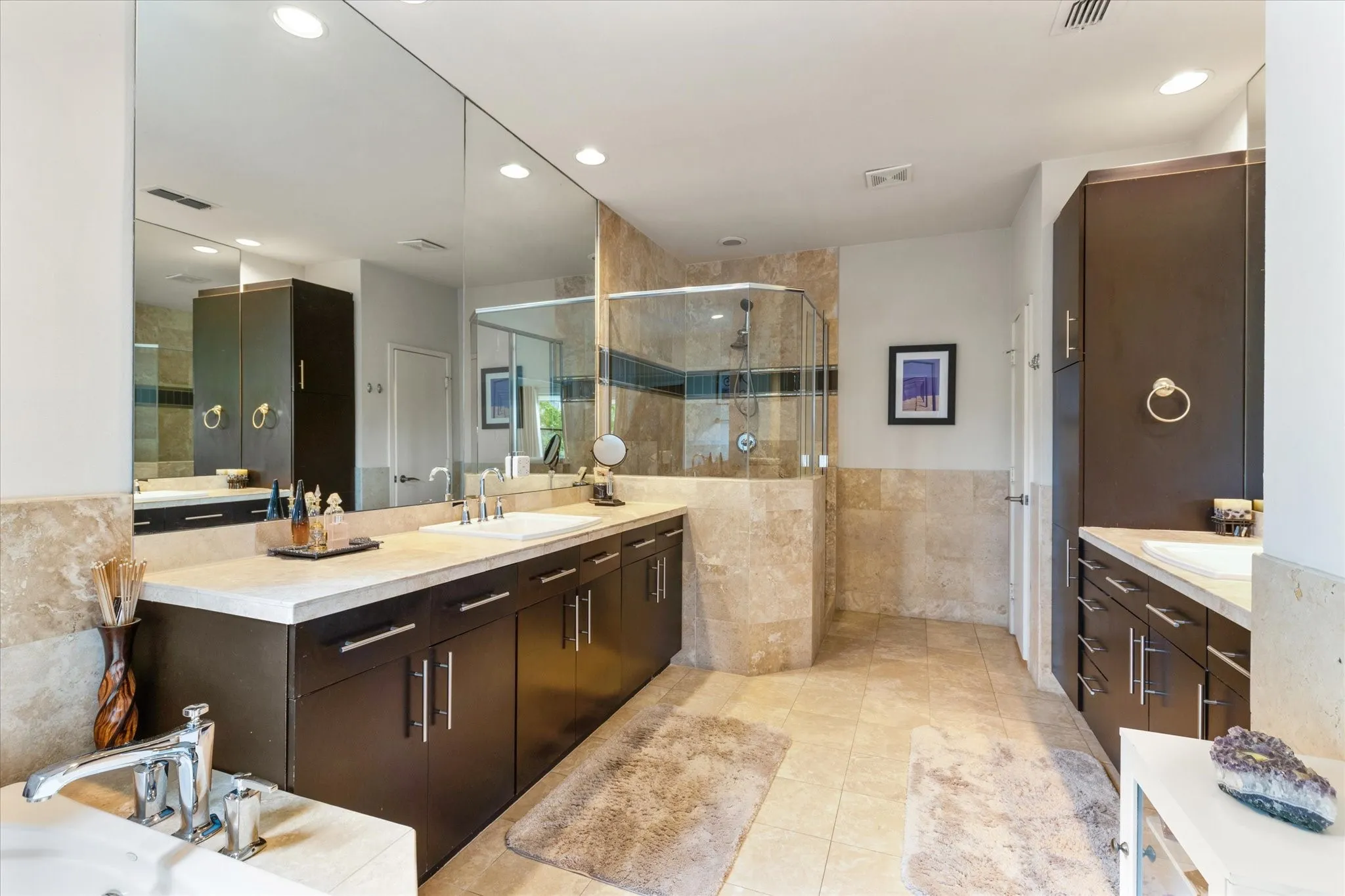 Townhouse For Sale in Dallas County , 2123 Albany Street, Dallas, Texas 75201, 2 Bedroom, 3 Bathroom, 2 Garage spaces, 2,455 Sqft, built in 2007, Preowned, mls#21176332, Real Estate Agent in Dallas, Homes For Sale in Dallas county, Homes For Sale in Dallas, Realtor in Dallas Texas, Real Estate Brokerage Independent Realty Texas, Luminita Cordes Realtor
