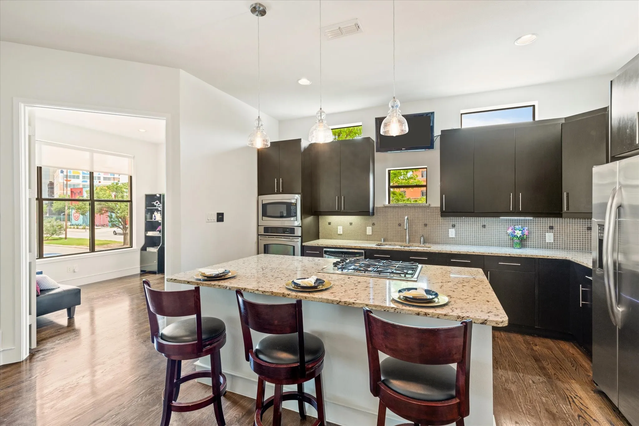 Townhouse For Sale in Dallas County , 2123 Albany Street, Dallas, Texas 75201, 2 Bedroom, 3 Bathroom, 2 Garage spaces, 2,455 Sqft, built in 2007, Preowned, mls#21176332, Real Estate Agent in Dallas, Homes For Sale in Dallas county, Homes For Sale in Dallas, Realtor in Dallas Texas, Real Estate Brokerage Independent Realty Texas, Luminita Cordes Realtor