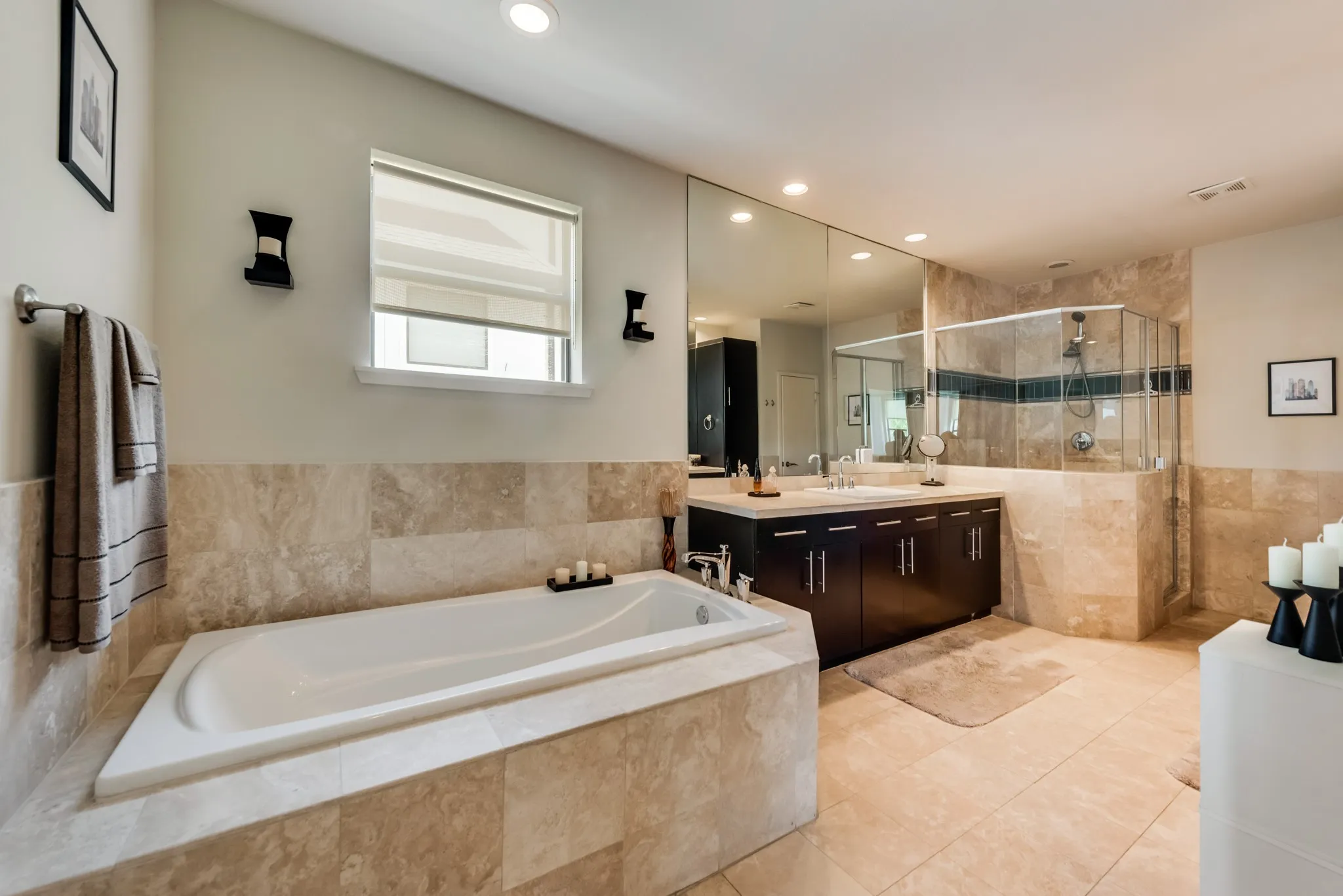 Townhouse For Sale in Dallas County , 2123 Albany Street, Dallas, Texas 75201, 2 Bedroom, 3 Bathroom, 2 Garage spaces, 2,455 Sqft, built in 2007, Preowned, mls#21176332, Real Estate Agent in Dallas, Homes For Sale in Dallas county, Homes For Sale in Dallas, Realtor in Dallas Texas, Real Estate Brokerage Independent Realty Texas, Luminita Cordes Realtor