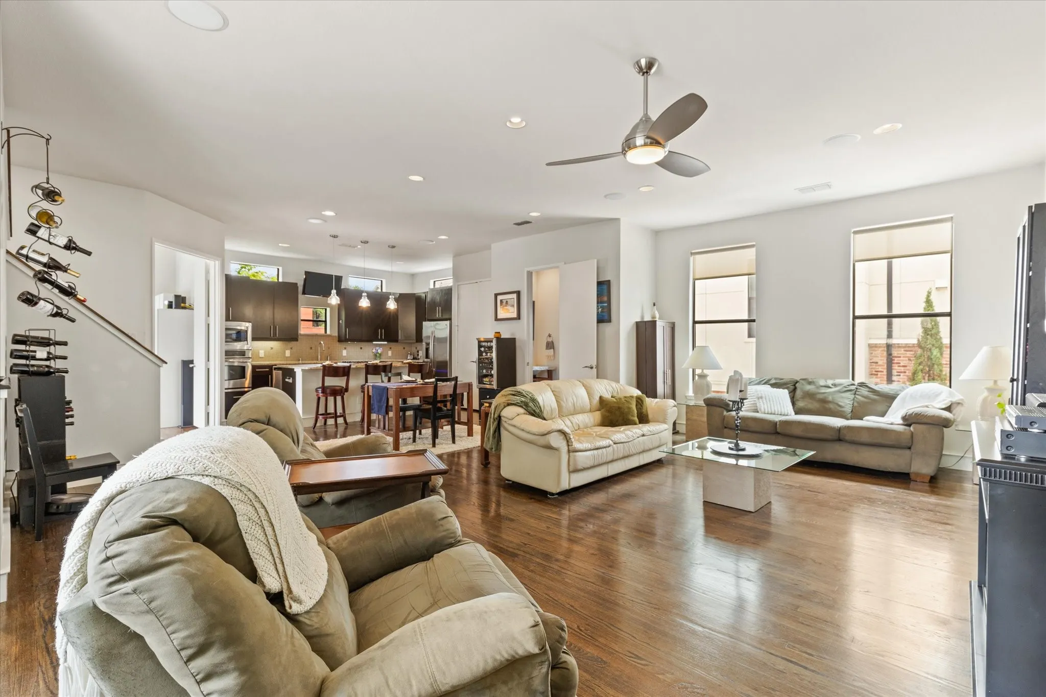 Townhouse For Sale in Dallas County , 2123 Albany Street, Dallas, Texas 75201, 2 Bedroom, 3 Bathroom, 2 Garage spaces, 2,455 Sqft, built in 2007, Preowned, mls#21176332, Real Estate Agent in Dallas, Homes For Sale in Dallas county, Homes For Sale in Dallas, Realtor in Dallas Texas, Real Estate Brokerage Independent Realty Texas, Luminita Cordes Realtor
