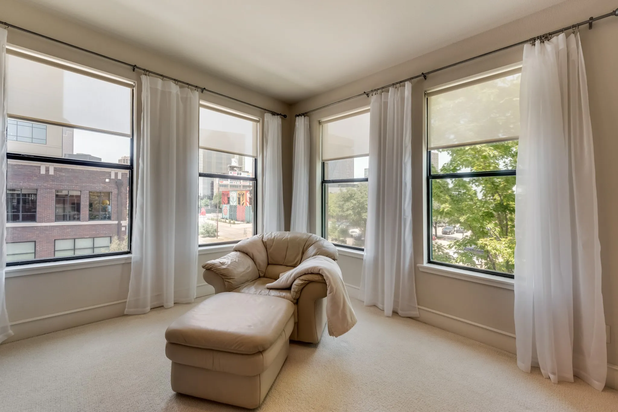 Townhouse For Sale in Dallas County , 2123 Albany Street, Dallas, Texas 75201, 2 Bedroom, 3 Bathroom, 2 Garage spaces, 2,455 Sqft, built in 2007, Preowned, mls#21176332, Real Estate Agent in Dallas, Homes For Sale in Dallas county, Homes For Sale in Dallas, Realtor in Dallas Texas, Real Estate Brokerage Independent Realty Texas, Luminita Cordes Realtor