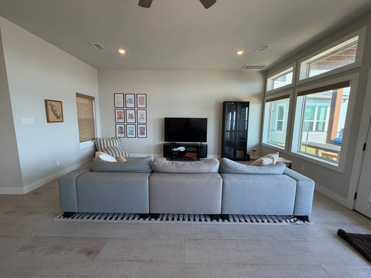 Living room featuring a ceiling fan and recessed lighting