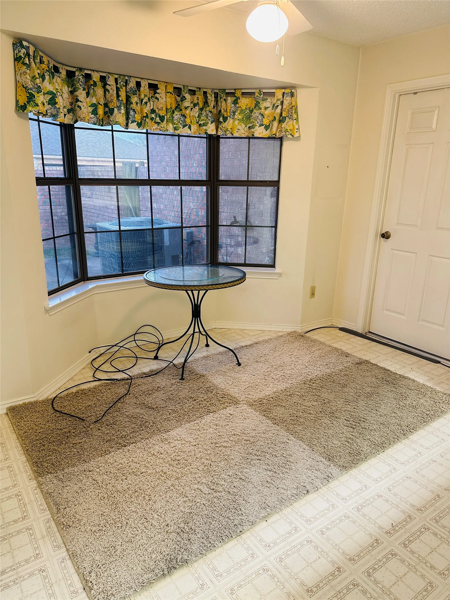 Single Family Residence For Sale in Hopkins County , 1408 Elmwood Street, Sulphur Springs, Texas 75482, 2 Bedroom, 2 Bathroom, 2 Garage spaces, 1,415 Sqft, built in 1985, mls#21158043, Real Estate Agent in Sulphur Springs, Homes For Sale in Hopkins county, Homes For Sale in Sulphur Springs, Realtor in Sulphur Springs Texas, Real Estate Brokerage Independent Realty Texas, Luminita Cordes Realtor