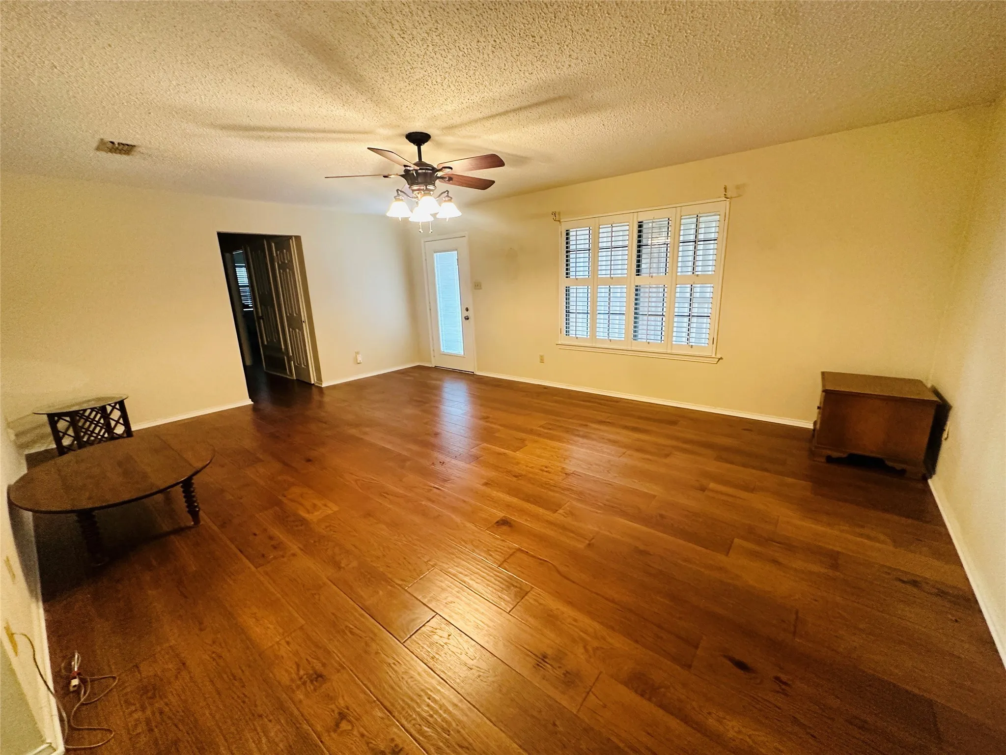 Single Family Residence For Sale in Hopkins County , 1408 Elmwood Street, Sulphur Springs, Texas 75482, 2 Bedroom, 2 Bathroom, 2 Garage spaces, 1,415 Sqft, built in 1985, mls#21158043, Real Estate Agent in Sulphur Springs, Homes For Sale in Hopkins county, Homes For Sale in Sulphur Springs, Realtor in Sulphur Springs Texas, Real Estate Brokerage Independent Realty Texas, Luminita Cordes Realtor