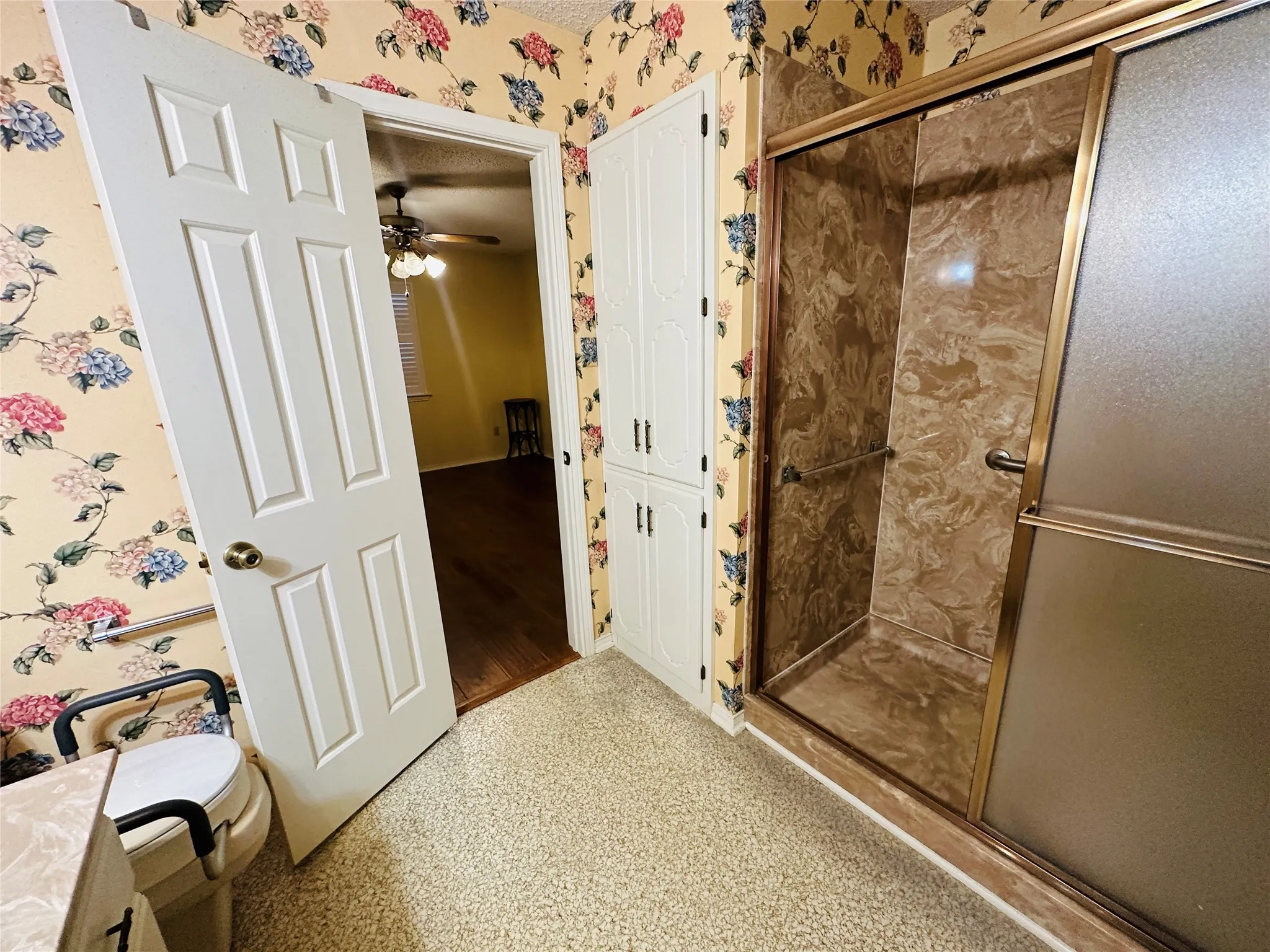 Single Family Residence For Sale in Hopkins County , 1408 Elmwood Street, Sulphur Springs, Texas 75482, 2 Bedroom, 2 Bathroom, 2 Garage spaces, 1,415 Sqft, built in 1985, mls#21158043, Real Estate Agent in Sulphur Springs, Homes For Sale in Hopkins county, Homes For Sale in Sulphur Springs, Realtor in Sulphur Springs Texas, Real Estate Brokerage Independent Realty Texas, Luminita Cordes Realtor