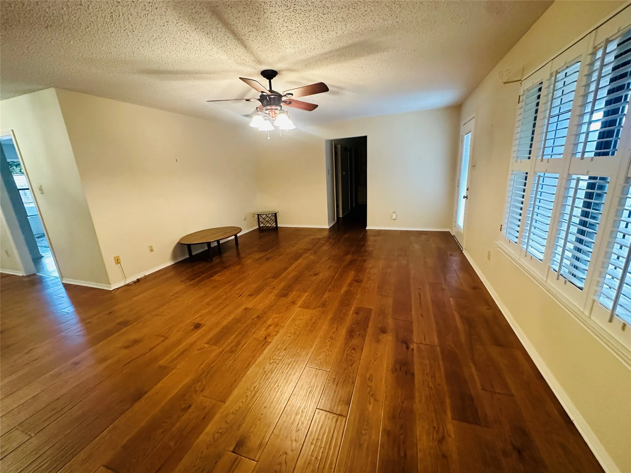 Single Family Residence For Sale in Hopkins County , 1408 Elmwood Street, Sulphur Springs, Texas 75482, 2 Bedroom, 2 Bathroom, 2 Garage spaces, 1,415 Sqft, built in 1985, mls#21158043, Real Estate Agent in Sulphur Springs, Homes For Sale in Hopkins county, Homes For Sale in Sulphur Springs, Realtor in Sulphur Springs Texas, Real Estate Brokerage Independent Realty Texas, Luminita Cordes Realtor