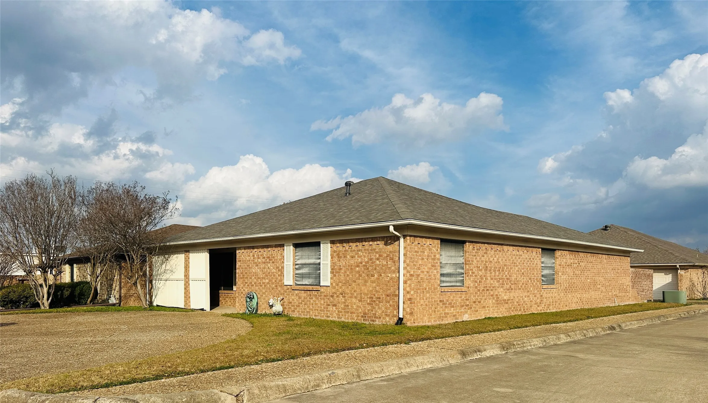 Single Family Residence For Sale in Hopkins County , 1408 Elmwood Street, Sulphur Springs, Texas 75482, 2 Bedroom, 2 Bathroom, 2 Garage spaces, 1,415 Sqft, built in 1985, mls#21158043, Real Estate Agent in Sulphur Springs, Homes For Sale in Hopkins county, Homes For Sale in Sulphur Springs, Realtor in Sulphur Springs Texas, Real Estate Brokerage Independent Realty Texas, Luminita Cordes Realtor