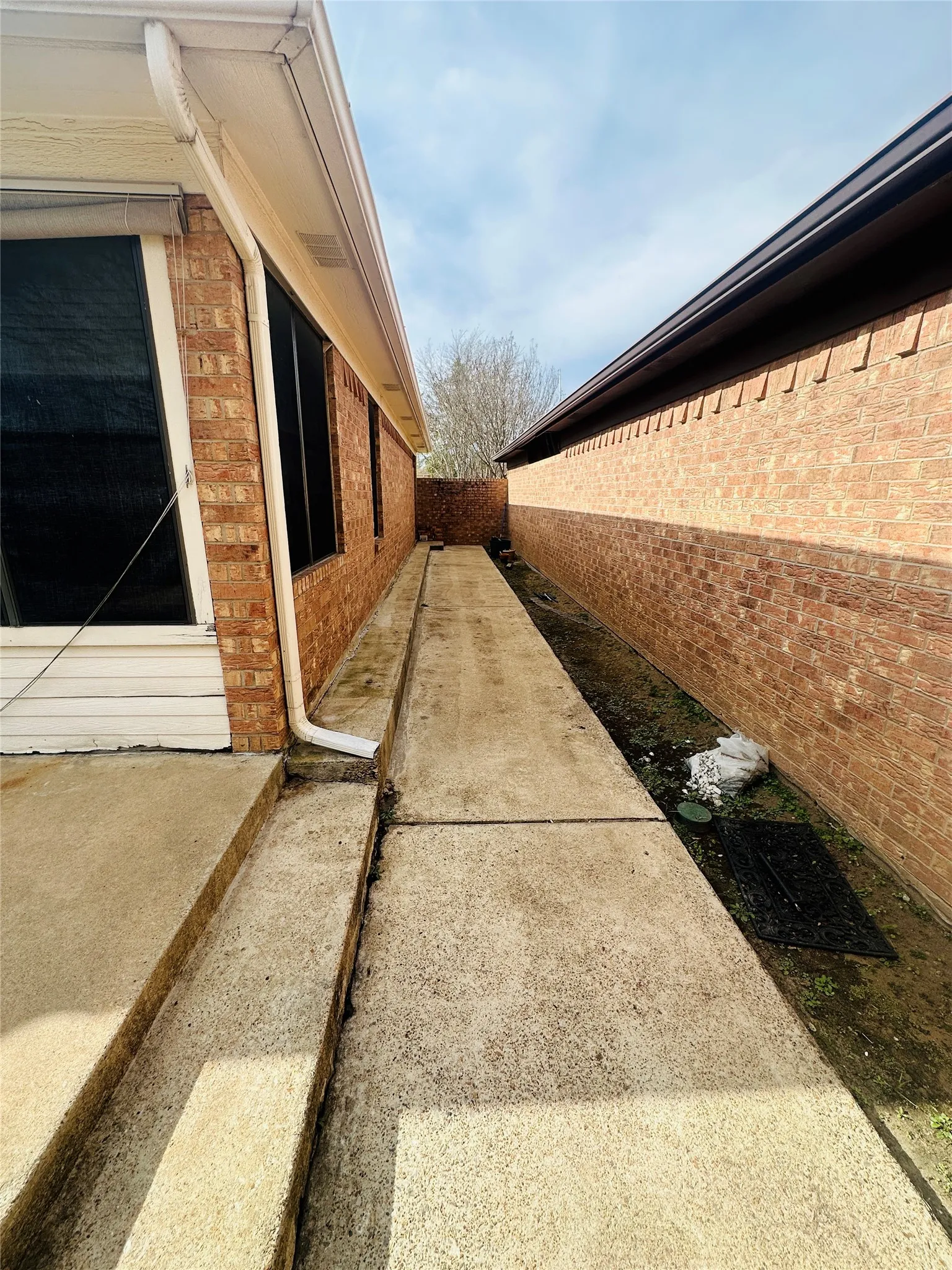 Single Family Residence For Sale in Hopkins County , 1408 Elmwood Street, Sulphur Springs, Texas 75482, 2 Bedroom, 2 Bathroom, 2 Garage spaces, 1,415 Sqft, built in 1985, mls#21158043, Real Estate Agent in Sulphur Springs, Homes For Sale in Hopkins county, Homes For Sale in Sulphur Springs, Realtor in Sulphur Springs Texas, Real Estate Brokerage Independent Realty Texas, Luminita Cordes Realtor
