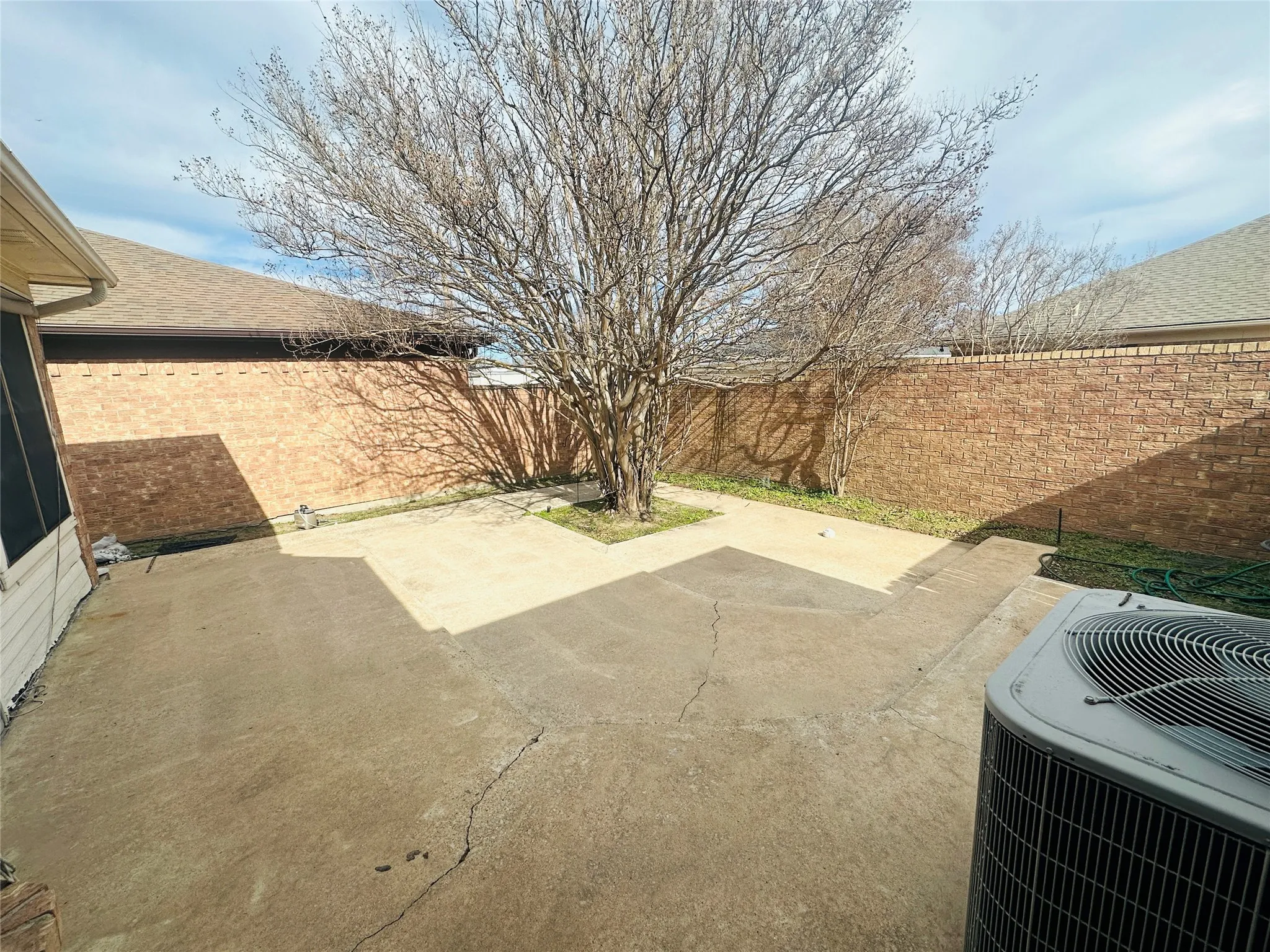Single Family Residence For Sale in Hopkins County , 1408 Elmwood Street, Sulphur Springs, Texas 75482, 2 Bedroom, 2 Bathroom, 2 Garage spaces, 1,415 Sqft, built in 1985, mls#21158043, Real Estate Agent in Sulphur Springs, Homes For Sale in Hopkins county, Homes For Sale in Sulphur Springs, Realtor in Sulphur Springs Texas, Real Estate Brokerage Independent Realty Texas, Luminita Cordes Realtor