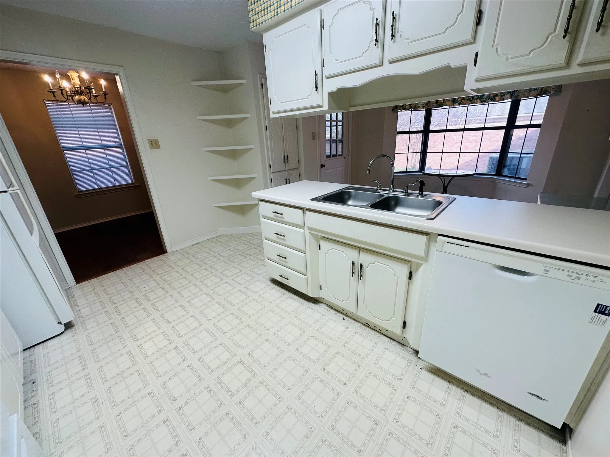 Single Family Residence For Sale in Hopkins County , 1408 Elmwood Street, Sulphur Springs, Texas 75482, 2 Bedroom, 2 Bathroom, 2 Garage spaces, 1,415 Sqft, built in 1985, mls#21158043, Real Estate Agent in Sulphur Springs, Homes For Sale in Hopkins county, Homes For Sale in Sulphur Springs, Realtor in Sulphur Springs Texas, Real Estate Brokerage Independent Realty Texas, Luminita Cordes Realtor
