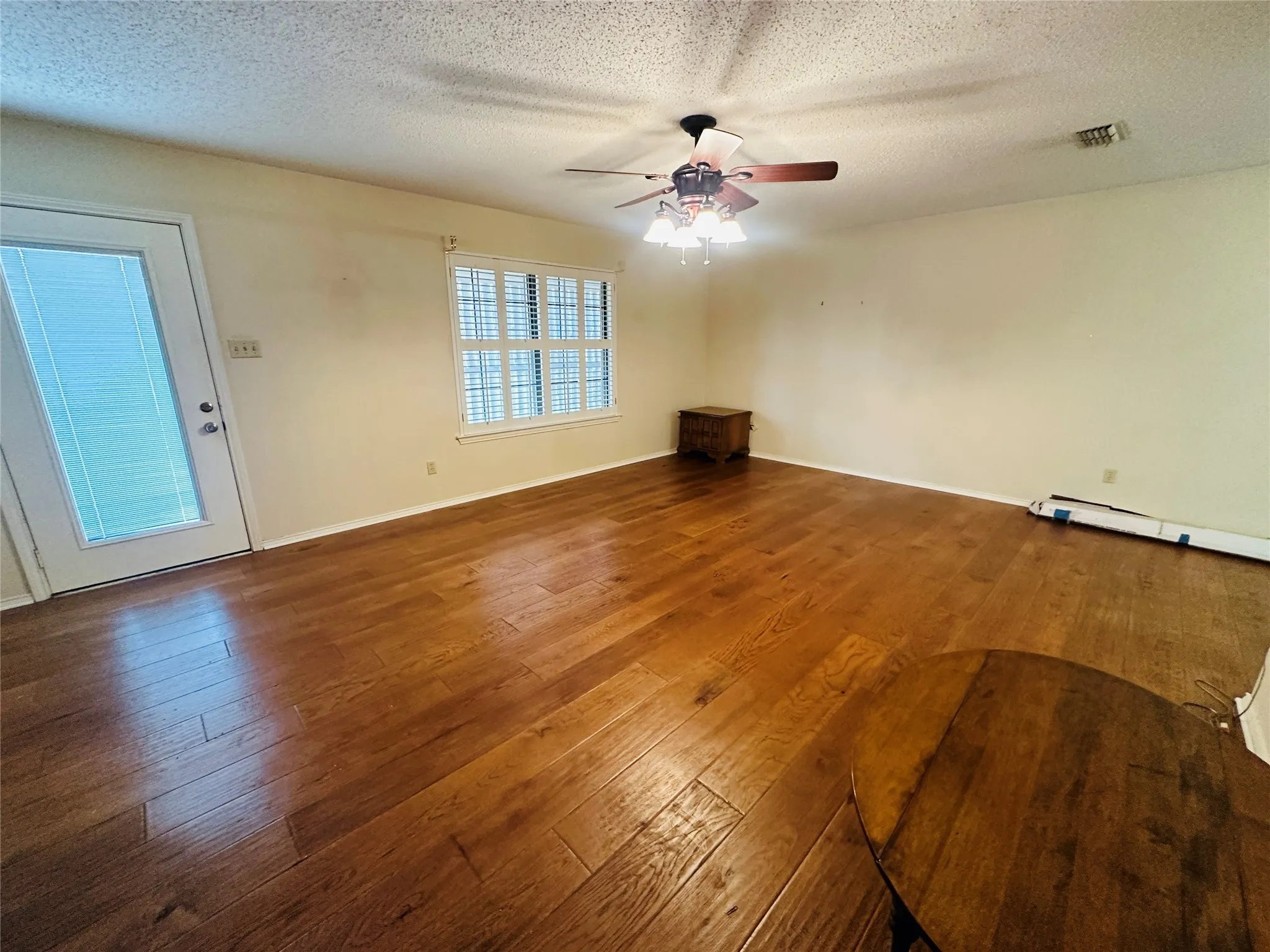 Single Family Residence For Sale in Hopkins County , 1408 Elmwood Street, Sulphur Springs, Texas 75482, 2 Bedroom, 2 Bathroom, 2 Garage spaces, 1,415 Sqft, built in 1985, mls#21158043, Real Estate Agent in Sulphur Springs, Homes For Sale in Hopkins county, Homes For Sale in Sulphur Springs, Realtor in Sulphur Springs Texas, Real Estate Brokerage Independent Realty Texas, Luminita Cordes Realtor