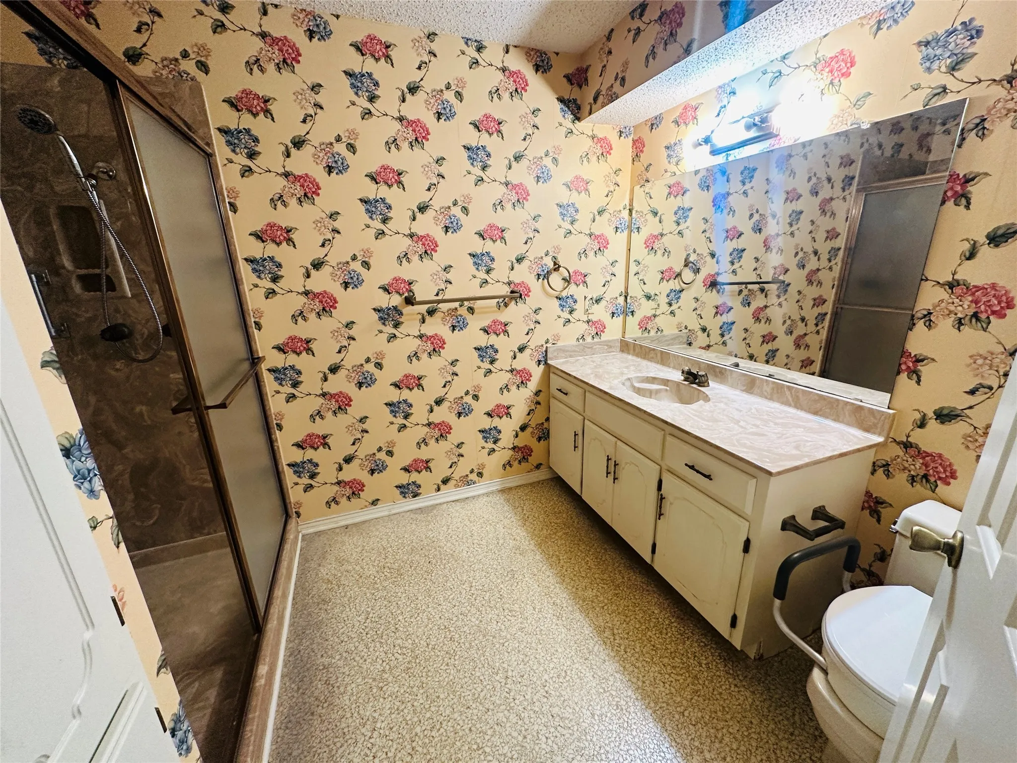 Single Family Residence For Sale in Hopkins County , 1408 Elmwood Street, Sulphur Springs, Texas 75482, 2 Bedroom, 2 Bathroom, 2 Garage spaces, 1,415 Sqft, built in 1985, mls#21158043, Real Estate Agent in Sulphur Springs, Homes For Sale in Hopkins county, Homes For Sale in Sulphur Springs, Realtor in Sulphur Springs Texas, Real Estate Brokerage Independent Realty Texas, Luminita Cordes Realtor